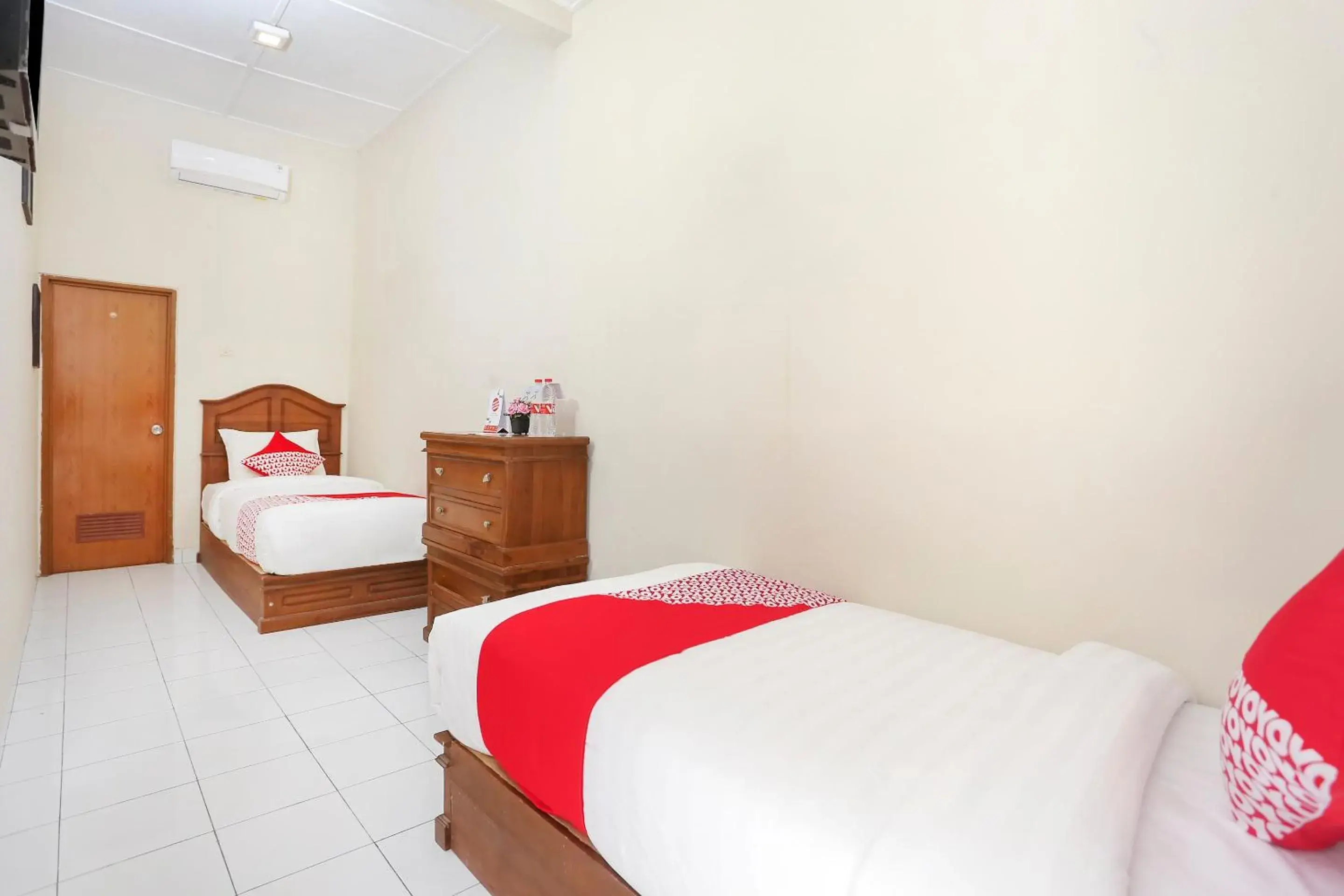 Standard Twin Room in Hotel O Penginapan Kepurun Pawana Indonesia Standard Twin Room in Hotel O Penginapan Kepurun Pawana Indonesia