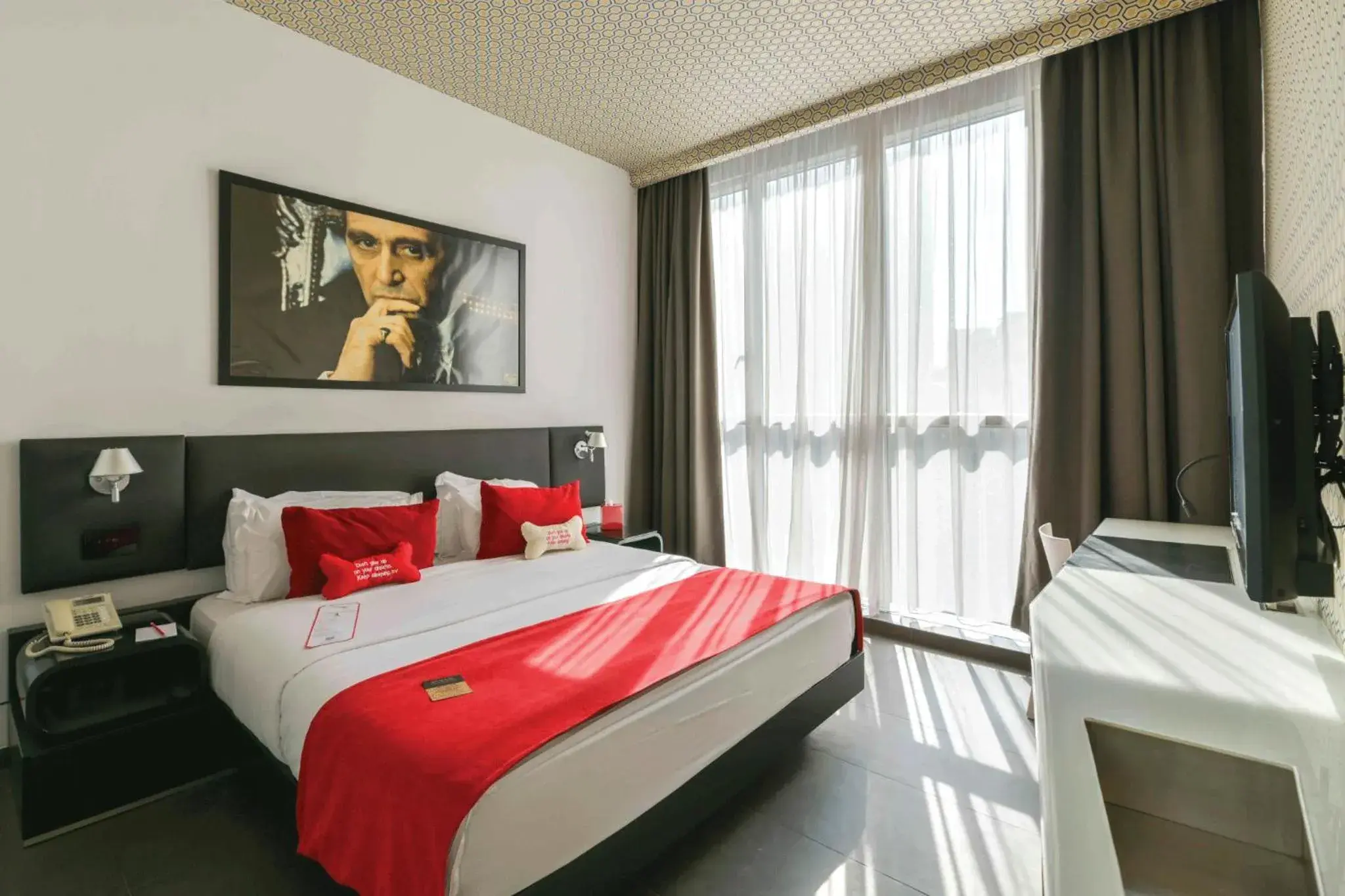 Premium One-Bedroom Suite in The Smallville Hotel Premium One-Bedroom Suite in The Smallville Hotel