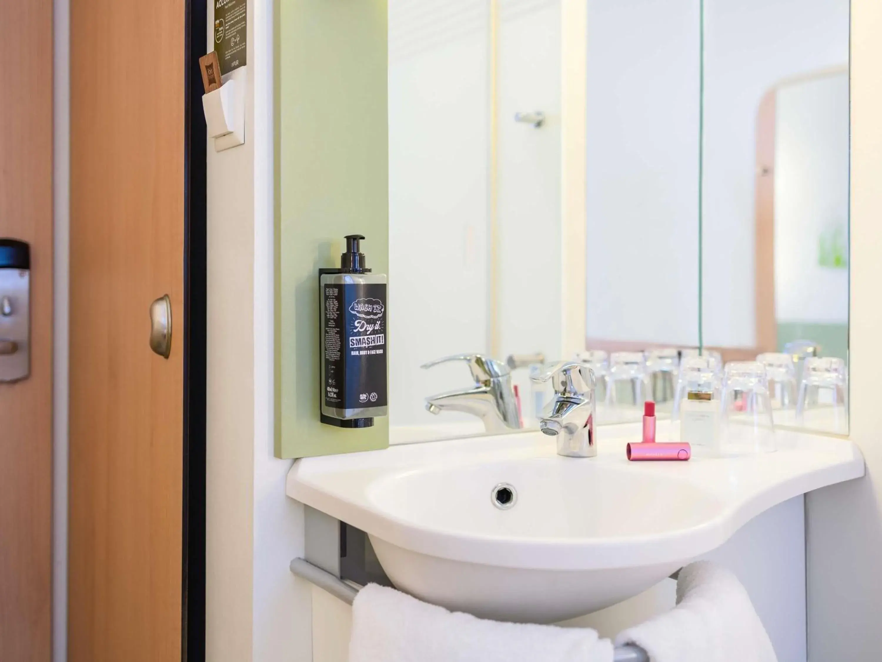 Double Room in ibis budget Zurich City West Double Room in ibis budget Zurich City West