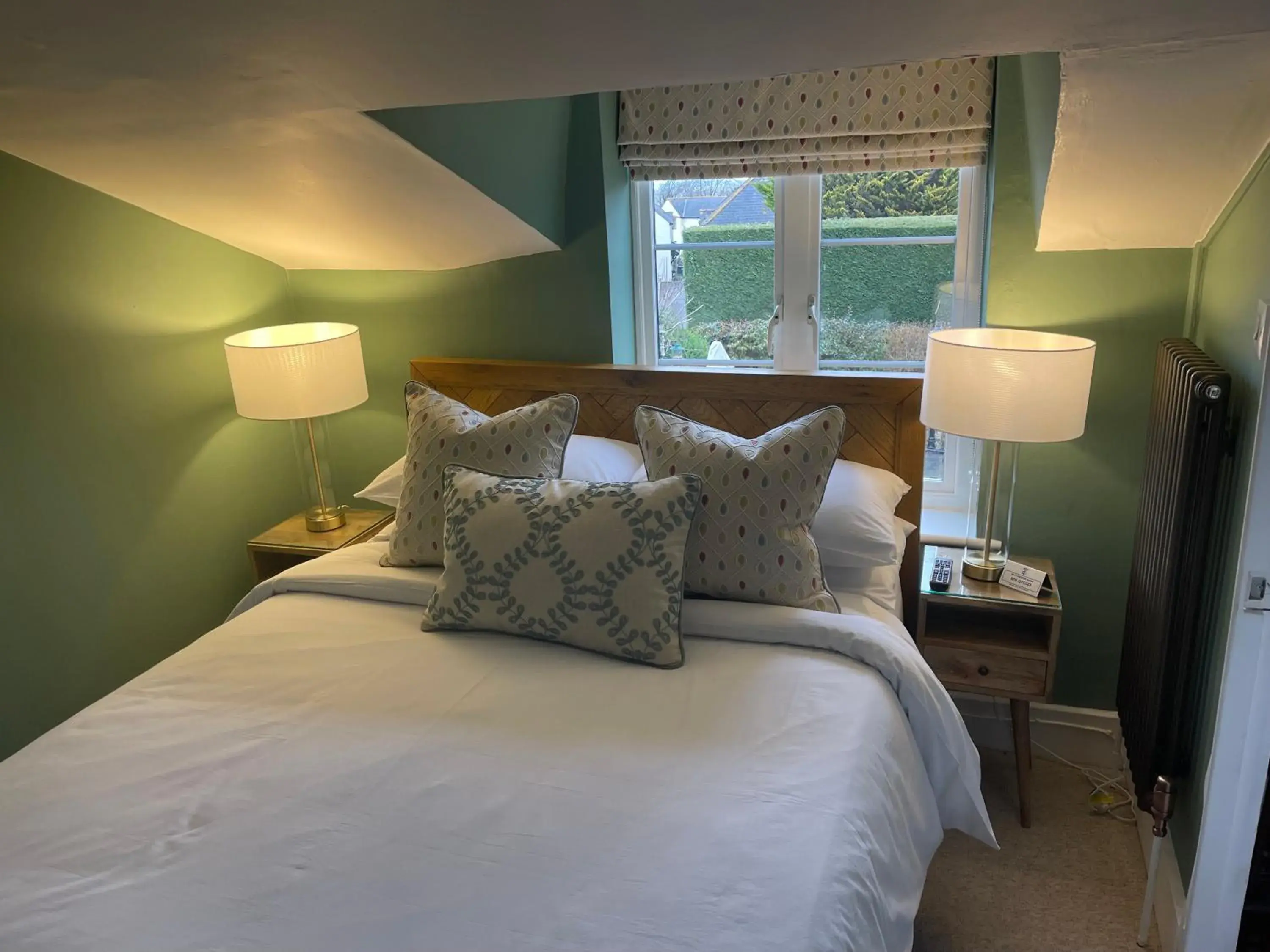 Double Room with Garden View - single occupancy in Myrtle Cottage B&B Double Room with Garden View - single occupancy in Myrtle Cottage B&B