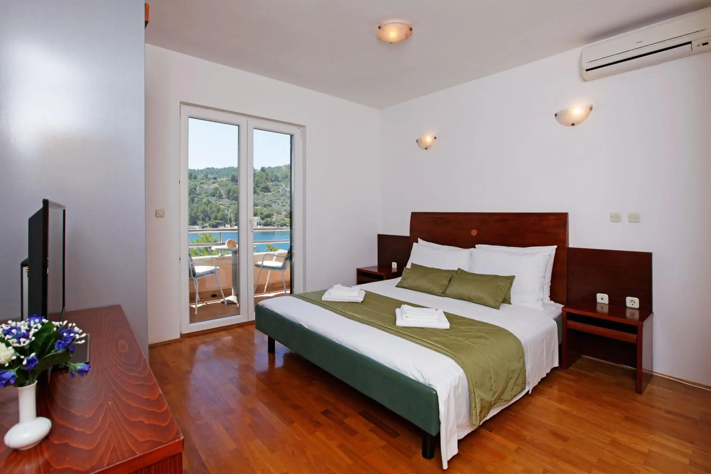 Double Room with Balcony and Sea View in Apartments Vala Double Room with Balcony and Sea View in Apartments Vala