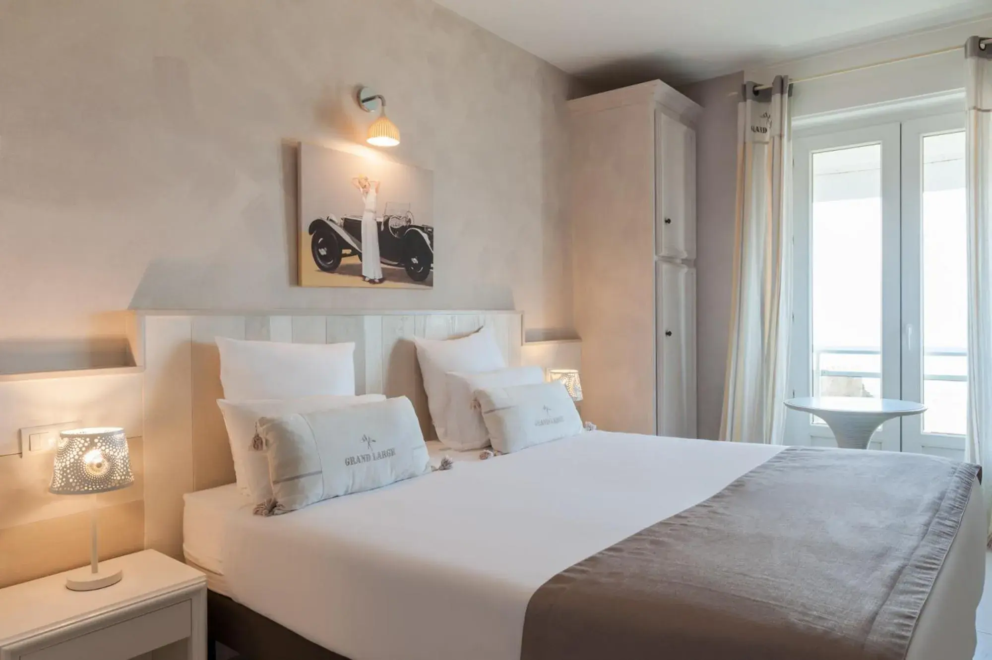 Superior Double Room with Sea View in Hôtel The Originals Miramar, Royan Pontaillac Superior Double Room with Sea View in Hôtel The Originals Miramar, Royan Pontaillac