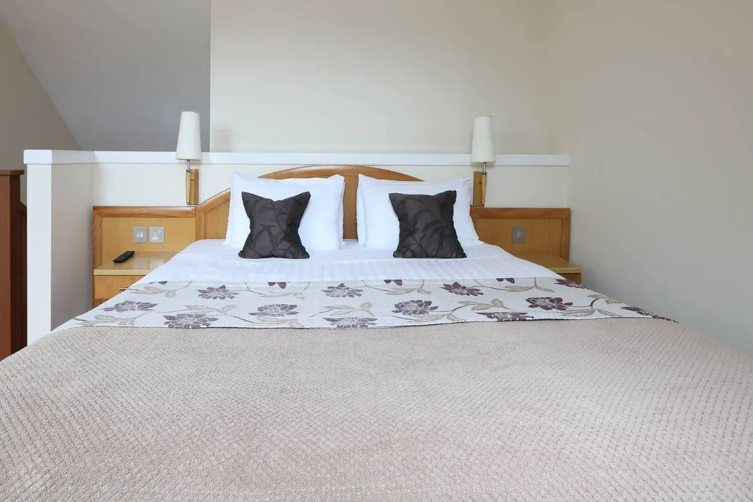 Superior Suite - single occupancy in Woodland Bay Hotel Superior Suite - single occupancy in Woodland Bay Hotel