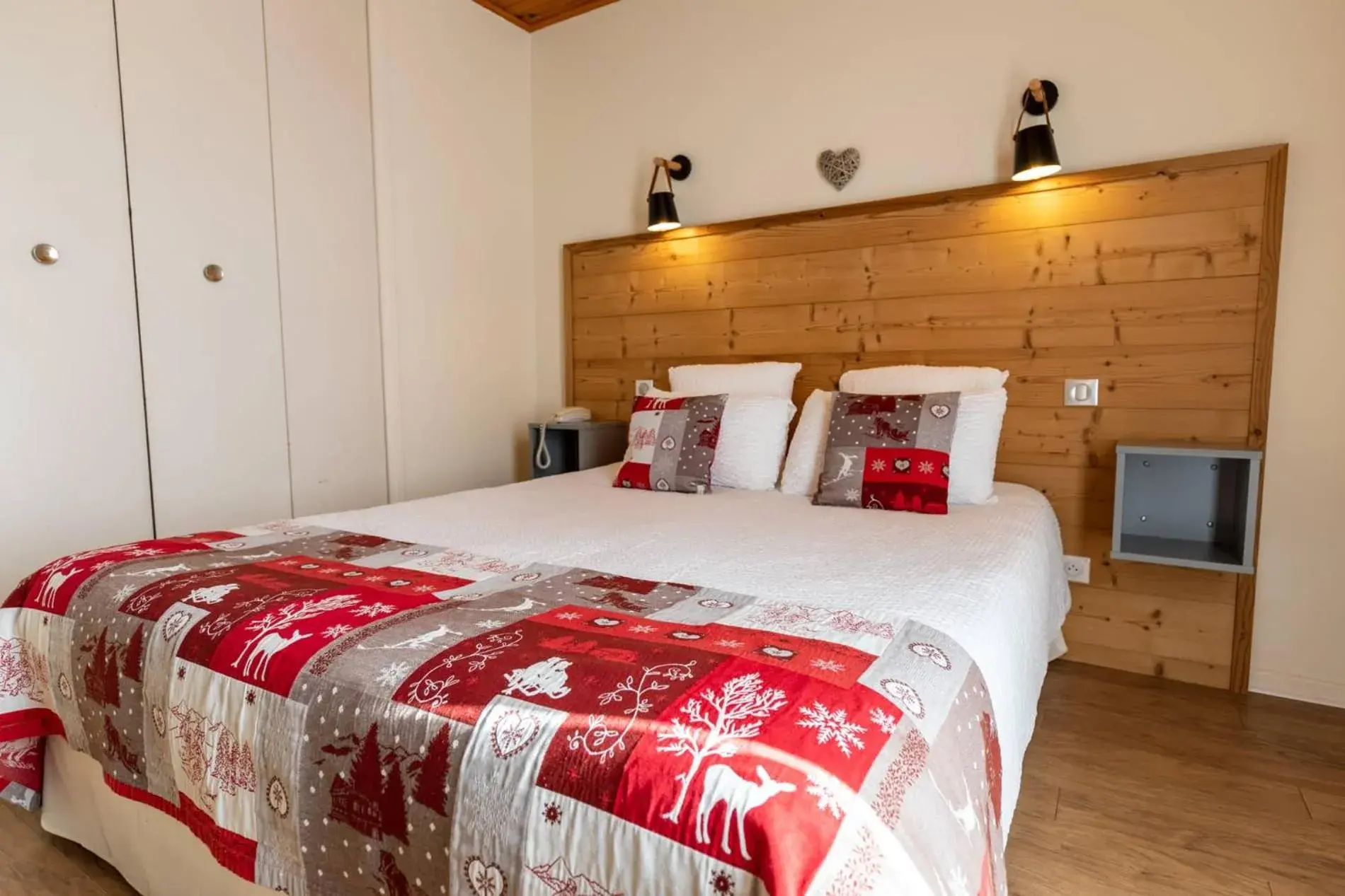 Large Double Room in Logis Le Vernay Large Double Room in Logis Le Vernay