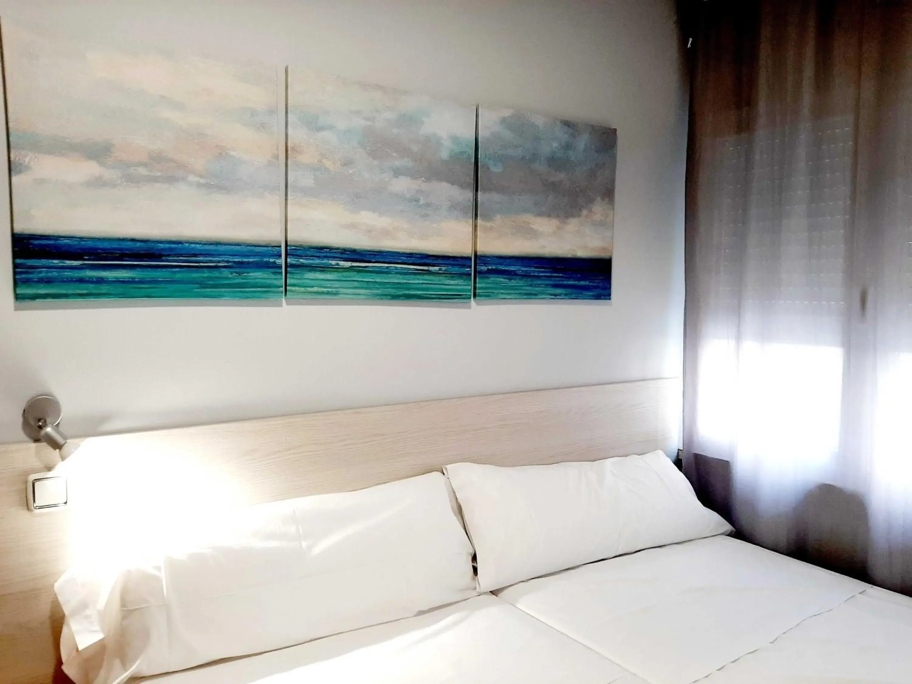 Twin Room in Hostal Lucia by gaiarooms Twin Room in Hostal Lucia by gaiarooms