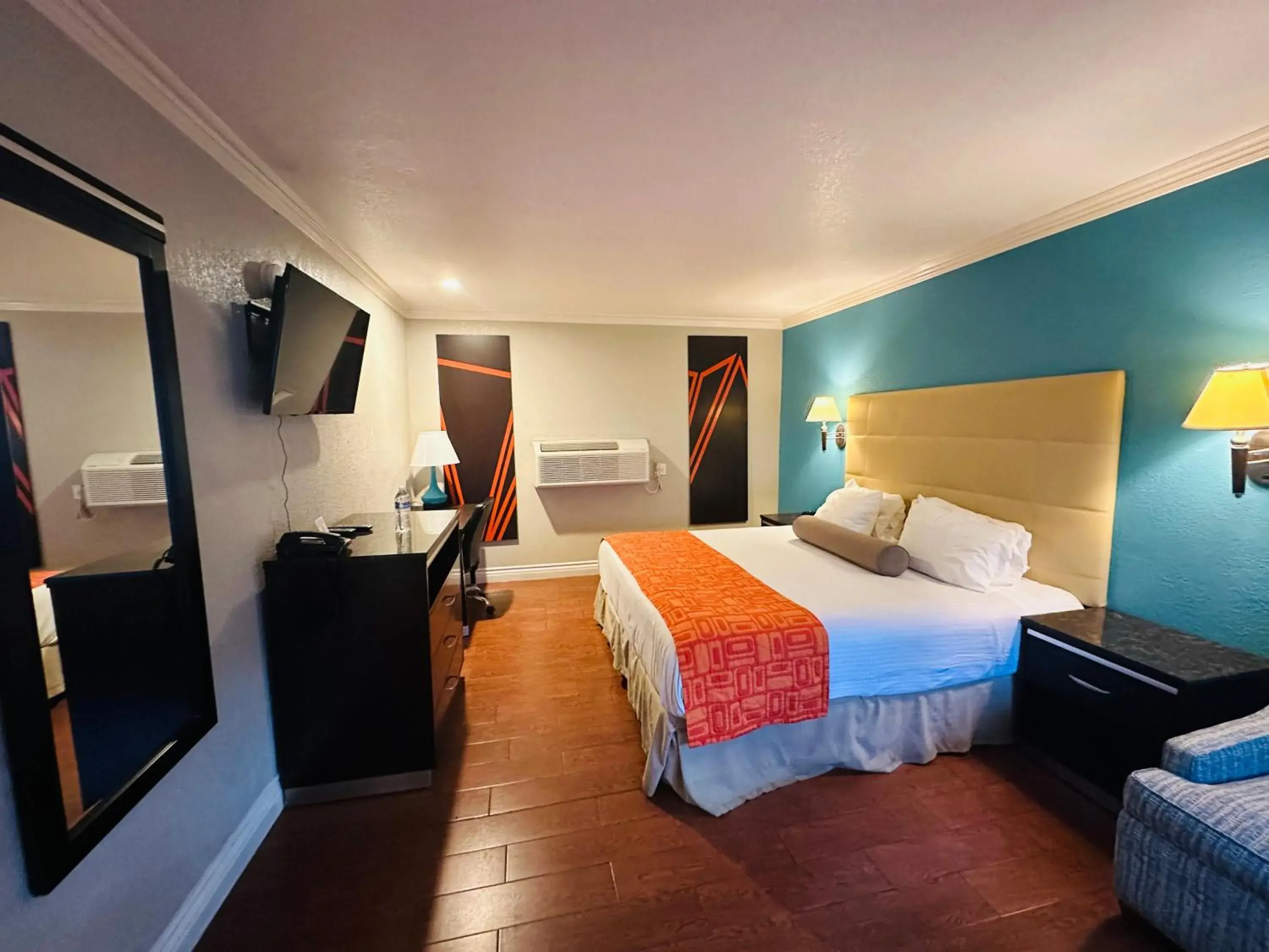 Standard King Room in Casa Blanca Hotel - Orange Standard King Room in Casa Blanca Hotel - Orange