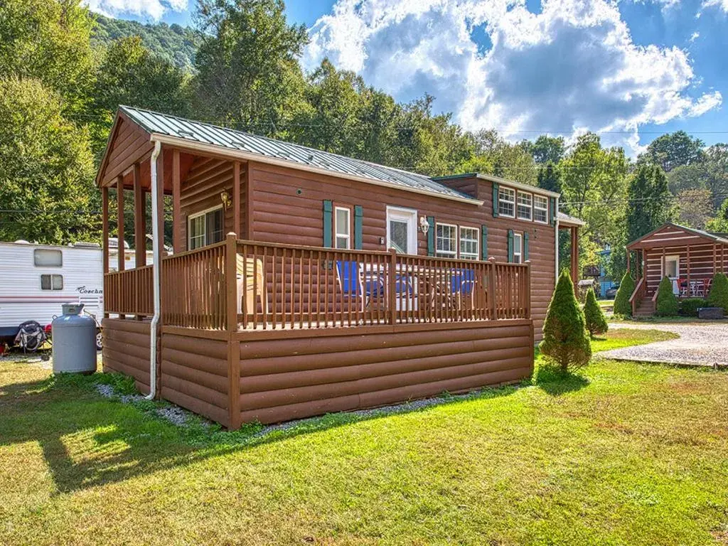 One-Bedroom Chalet in Maggie Valley Cabin Rentals One-Bedroom Chalet in Maggie Valley Cabin Rentals
