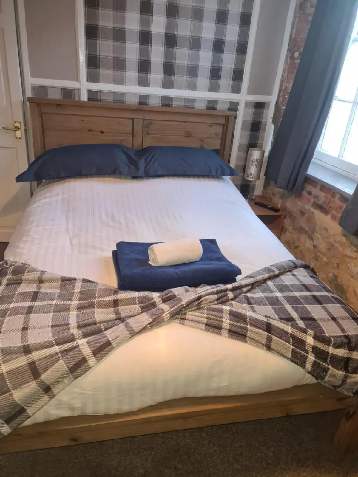 Double Room in Crosskeys Inn Guest Rooms in Wye Valley Double Room in Crosskeys Inn Guest Rooms in Wye Valley