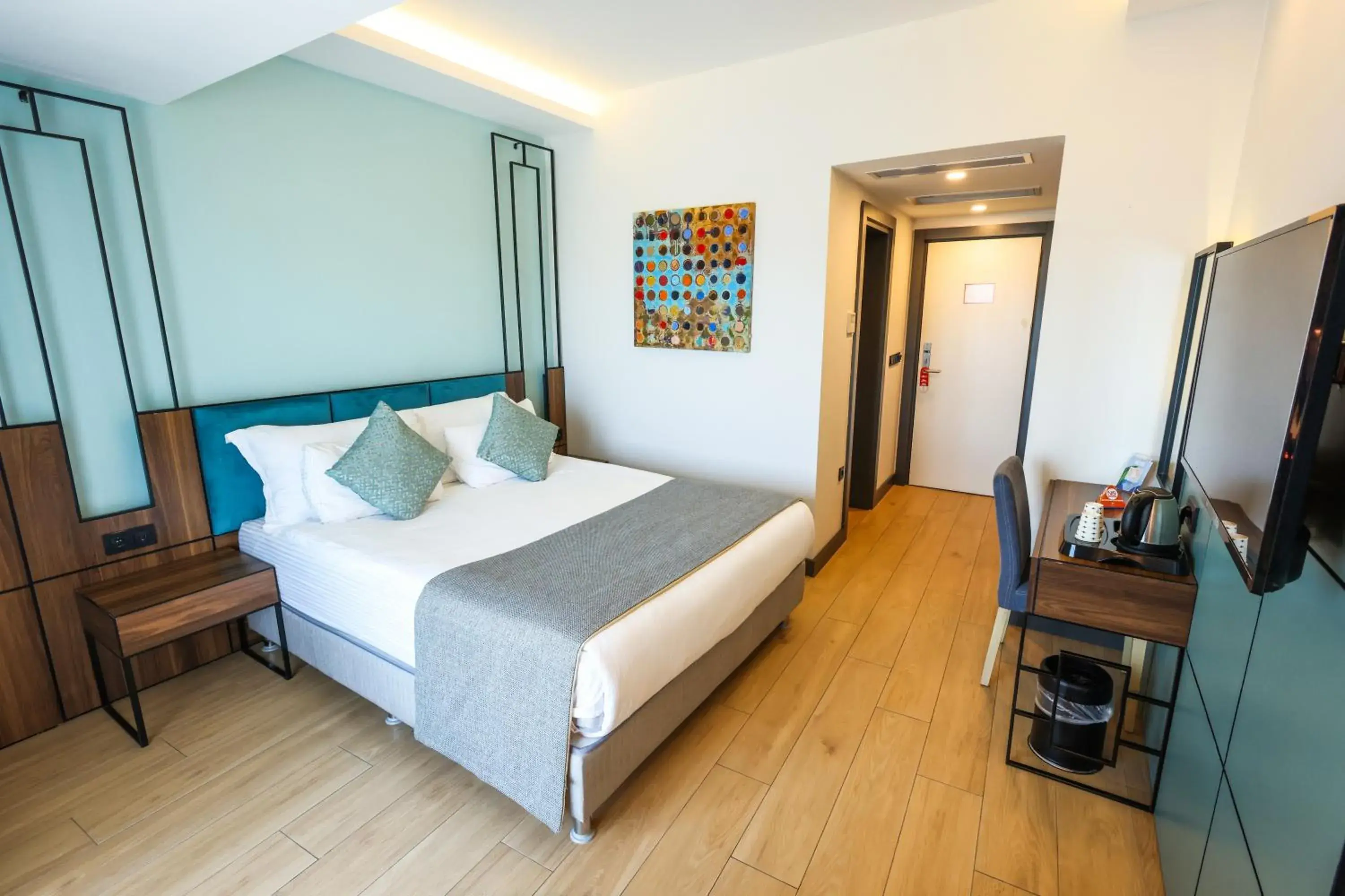 Queen Room with Pool View in Leaf Port Hotel Queen Room with Pool View in Leaf Port Hotel