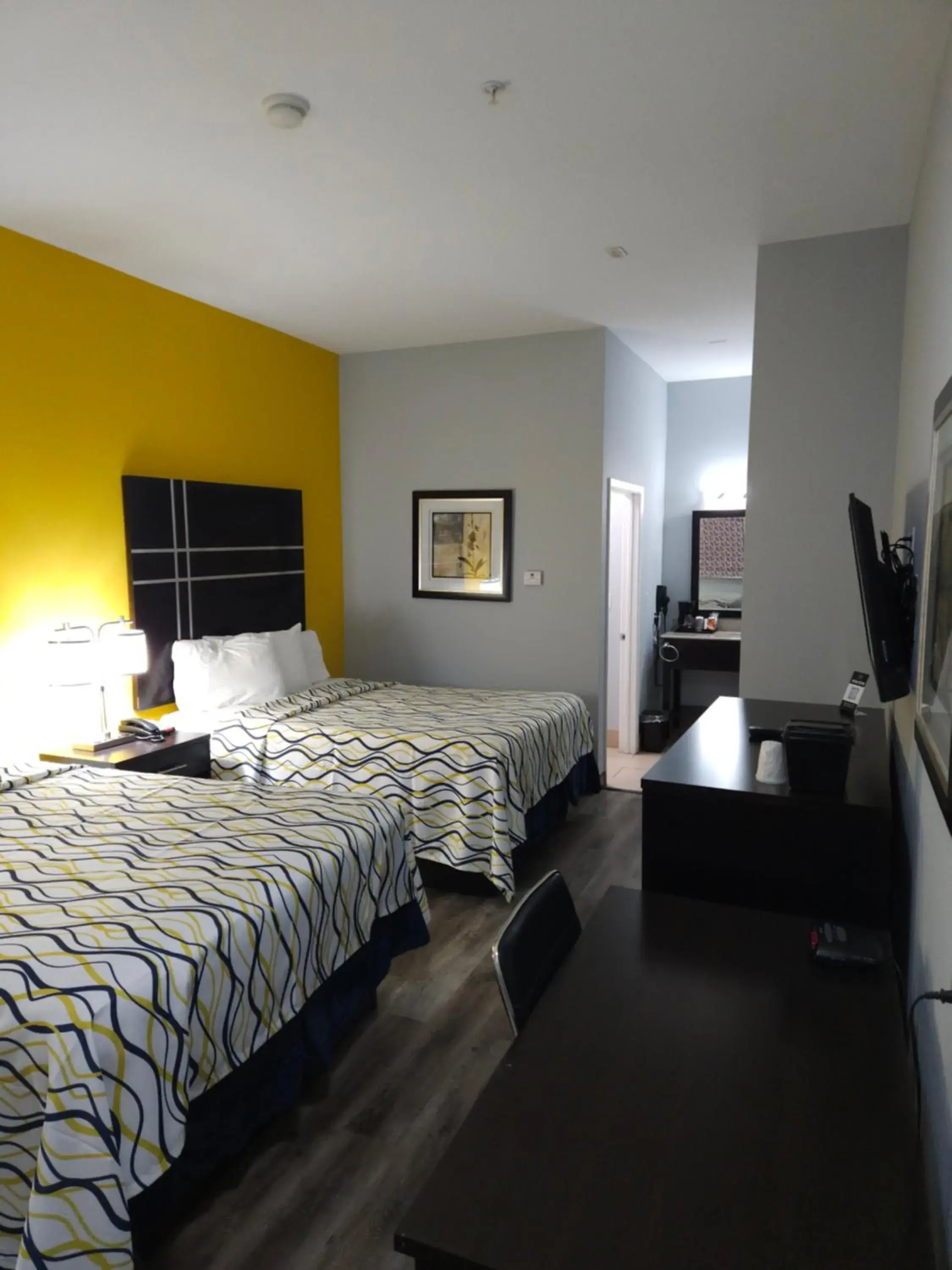 Queen Room with Two Queen Beds Non-Smoking in Executive Inn and Suites Tyler Queen Room with Two Queen Beds Non-Smoking in Executive Inn and Suites Tyler