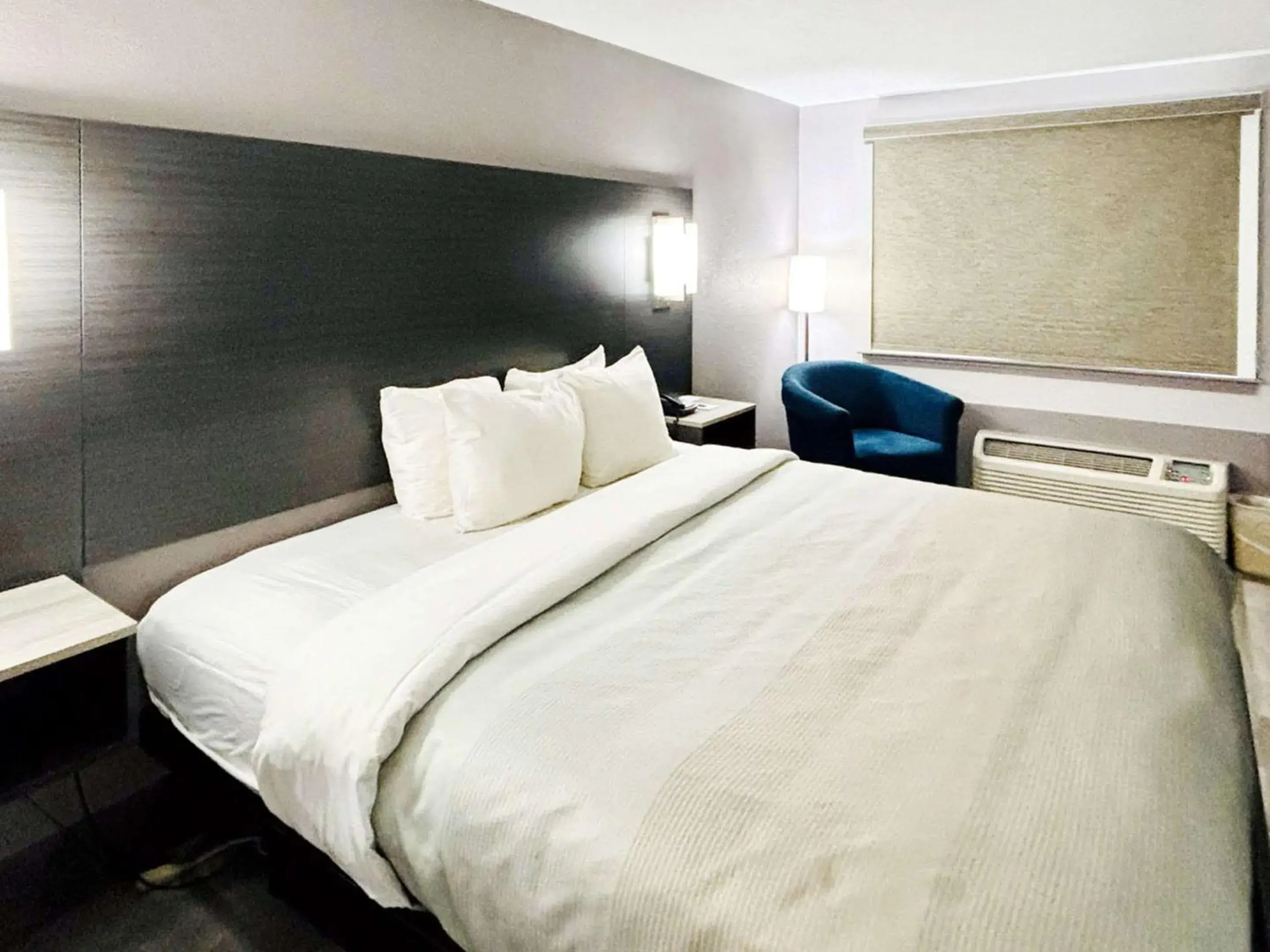 Non-Smoking - King Room in Quality Inn Raynham - Taunton Non-Smoking - King Room in Quality Inn Raynham - Taunton