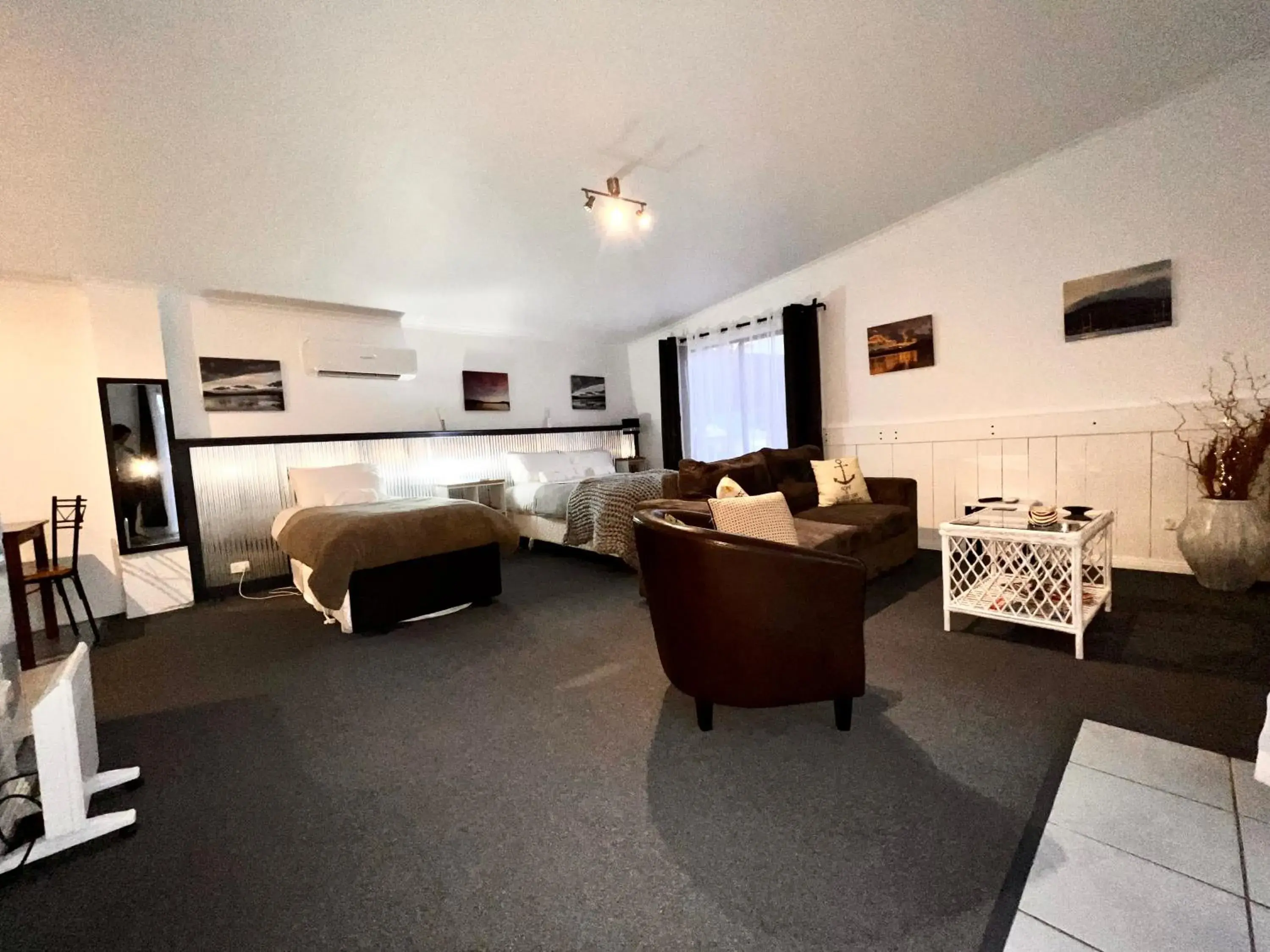 Studio with Garden View in Smugglers Rest Apartments Dover Studio with Garden View in Smugglers Rest Apartments Dover