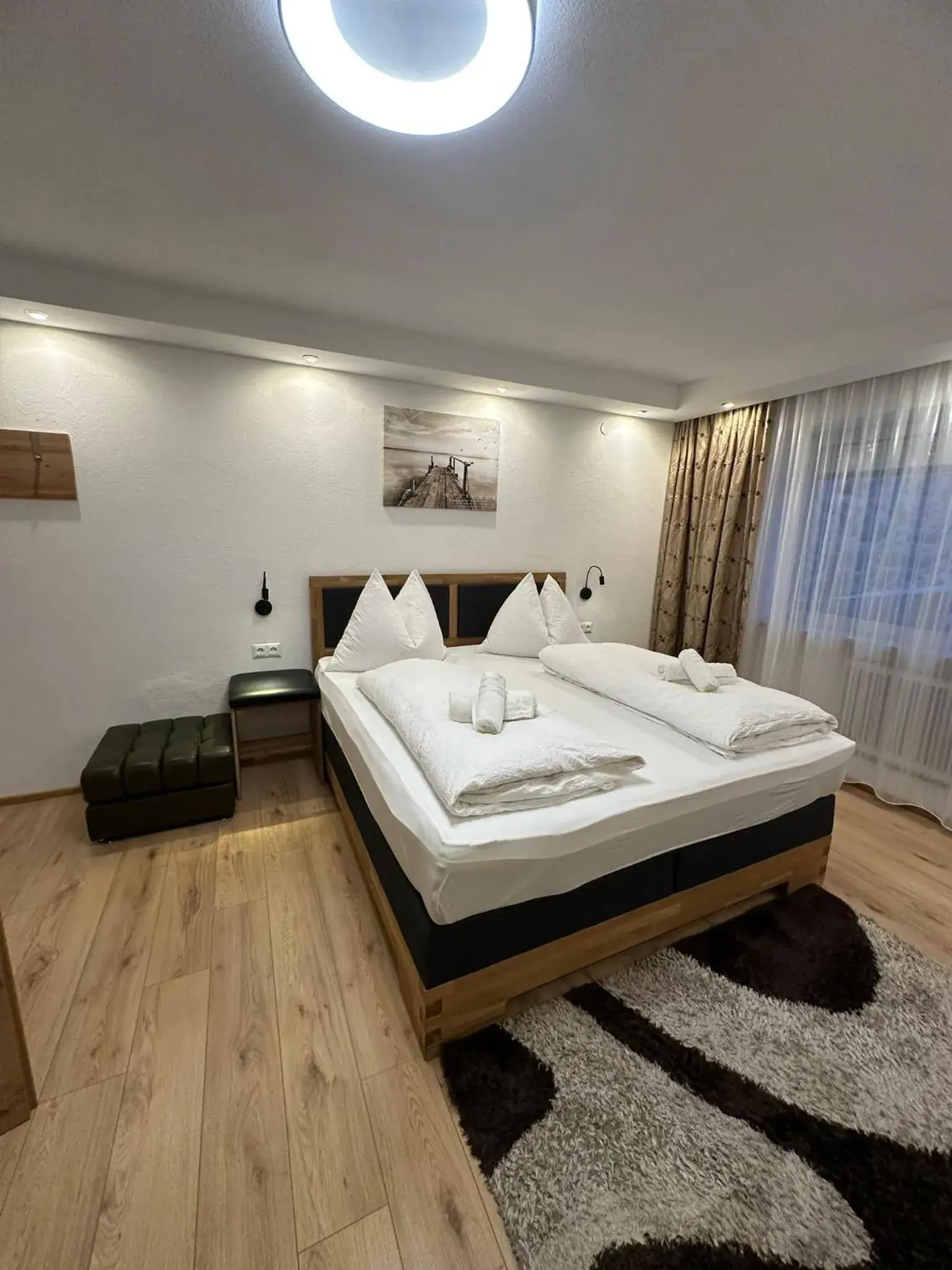 Queen Room in Pension Alpina Queen Room in Pension Alpina