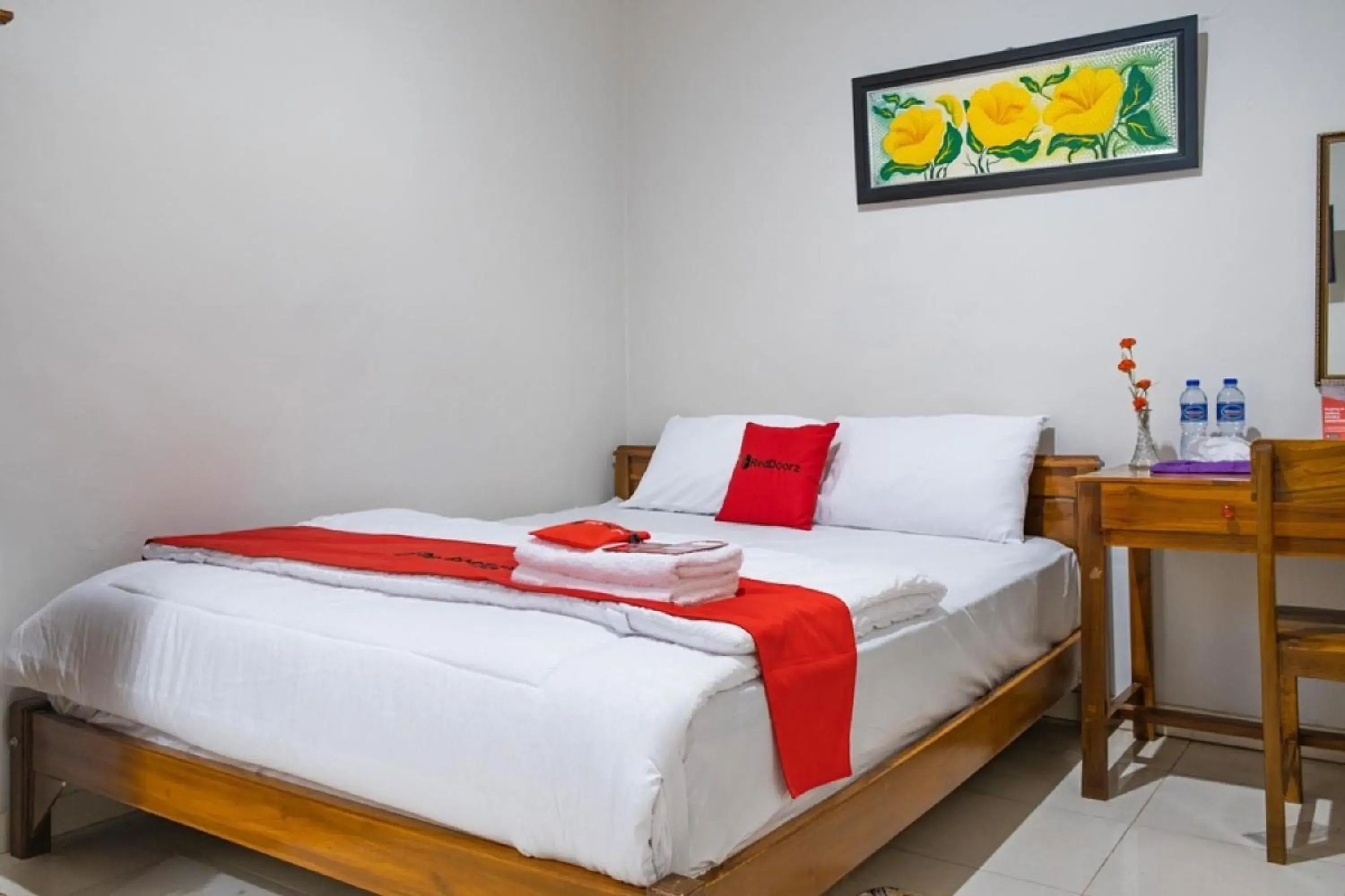 Double Room in RedDoorz Syariah near Grand Kota Bintang Double Room in RedDoorz Syariah near Grand Kota Bintang