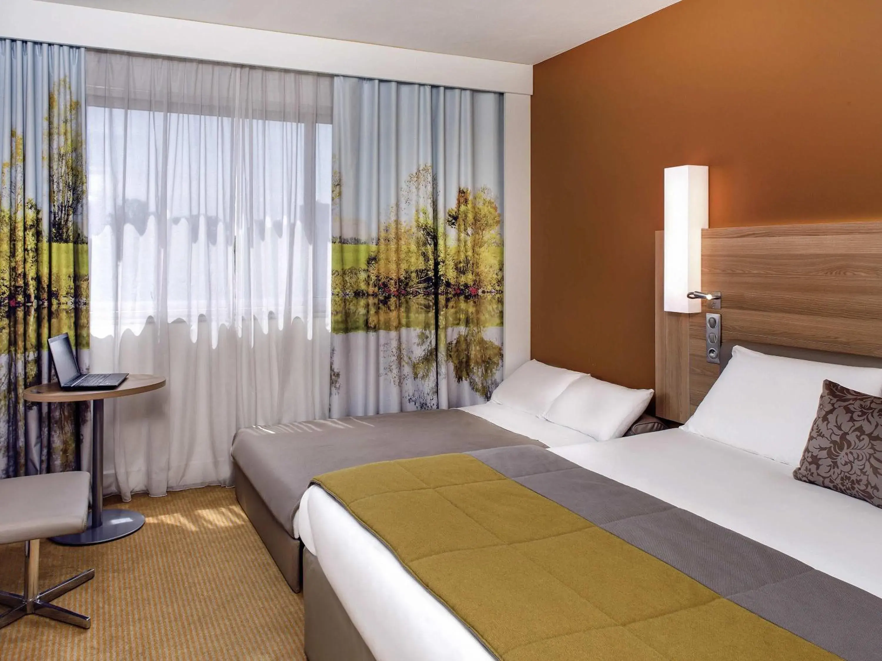 Family King Room with Sofa Bed in Hôtel Mercure Mâcon Bord de Saône Family King Room with Sofa Bed in Hôtel Mercure Mâcon Bord de Saône