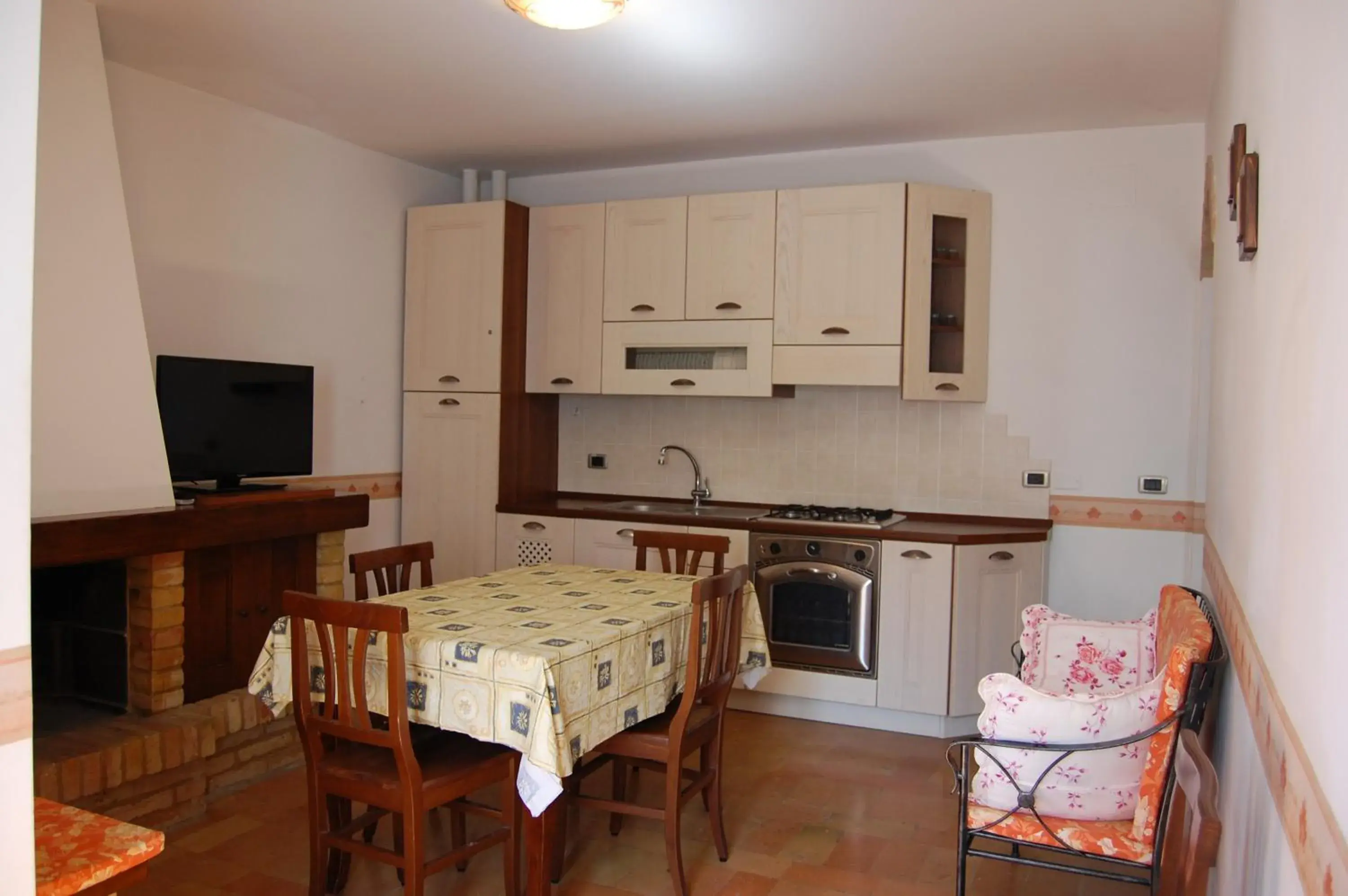 Two-Bedroom Apartment in Il Giardino Degli Ulivi Two-Bedroom Apartment in Il Giardino Degli Ulivi