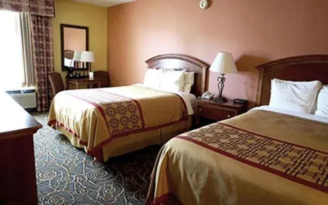 Queen Room with Two Queen Beds - Non-Smoking in Ruidoso Mountain Inn Queen Room with Two Queen Beds - Non-Smoking in Ruidoso Mountain Inn