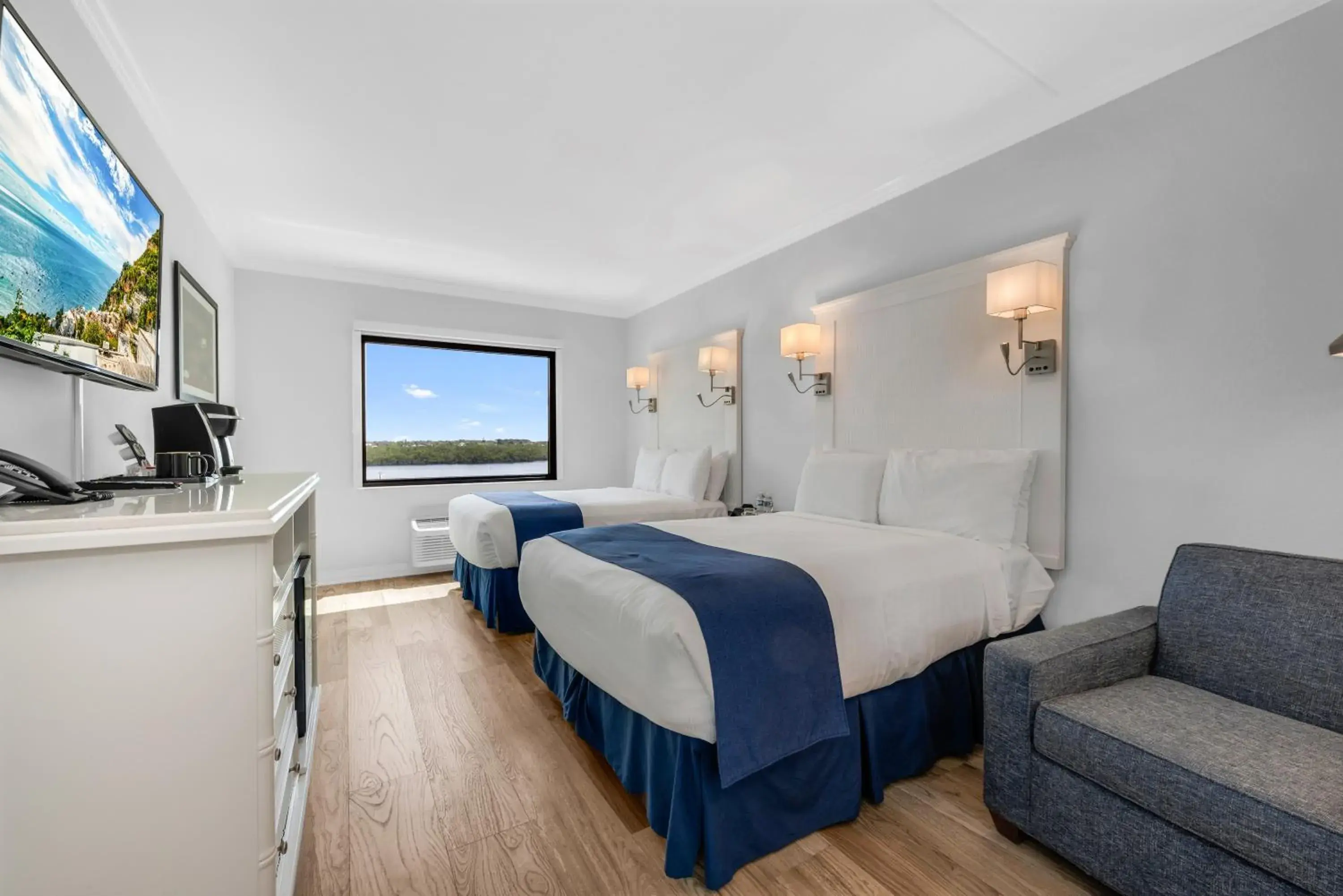 Luxury Bay View Double in Bayfront Inn 5th Avenue Luxury Bay View Double in Bayfront Inn 5th Avenue