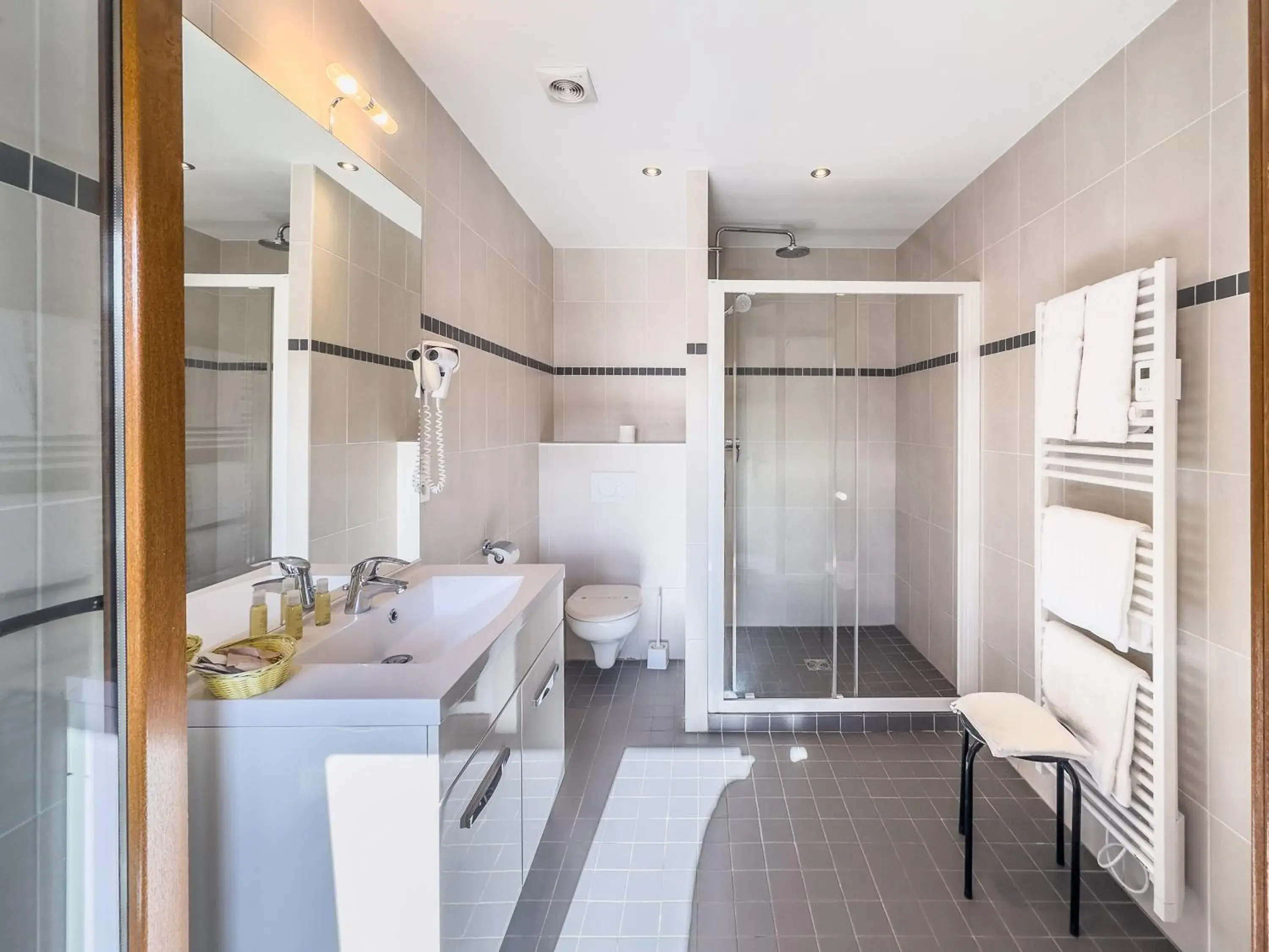 Twin Room in Hôtel De La Plage Twin Room in Hôtel De La Plage