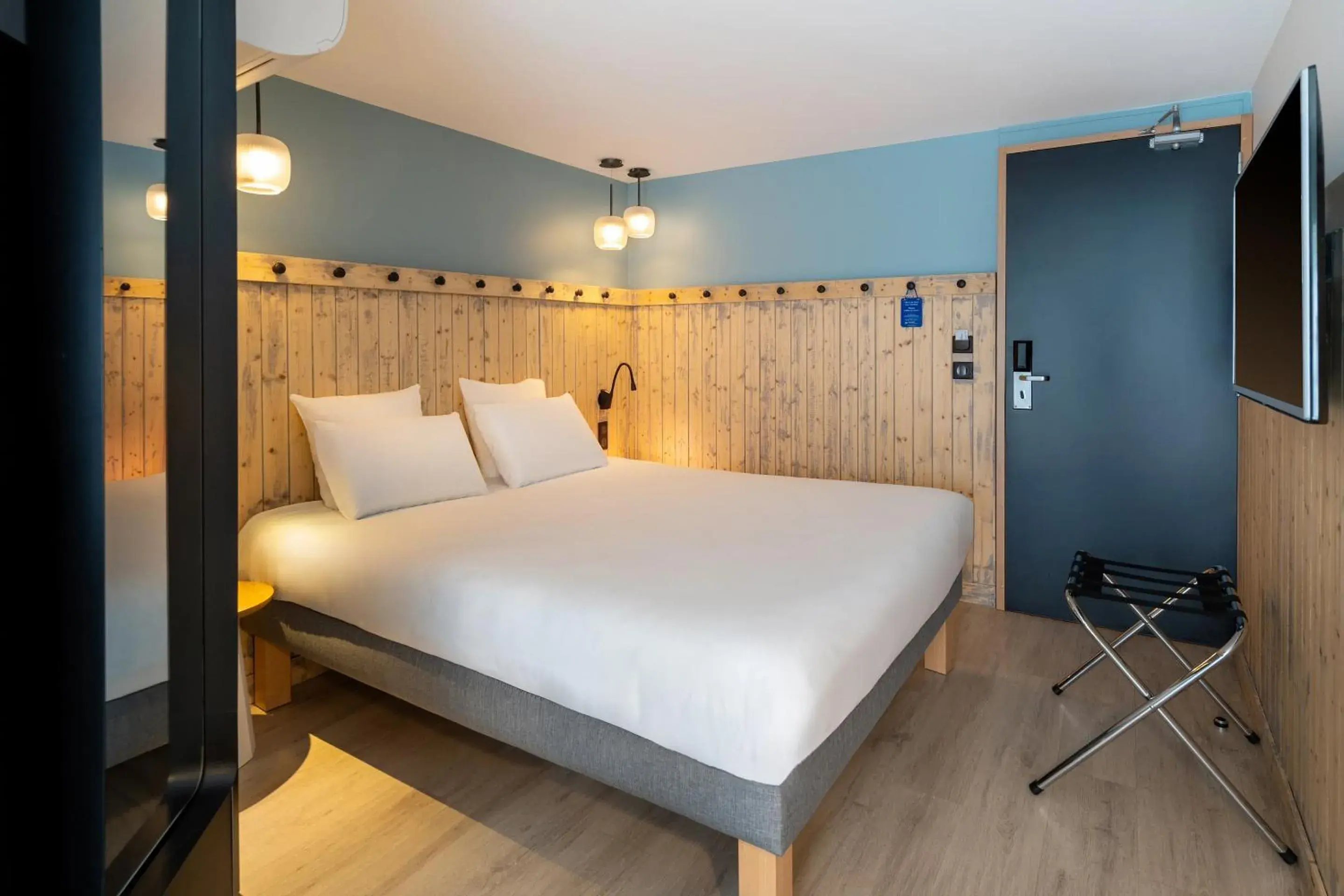 Standard Queen Room - Non-Smoking in Best Western Bourgoin Jallieu Standard Queen Room - Non-Smoking in Best Western Bourgoin Jallieu