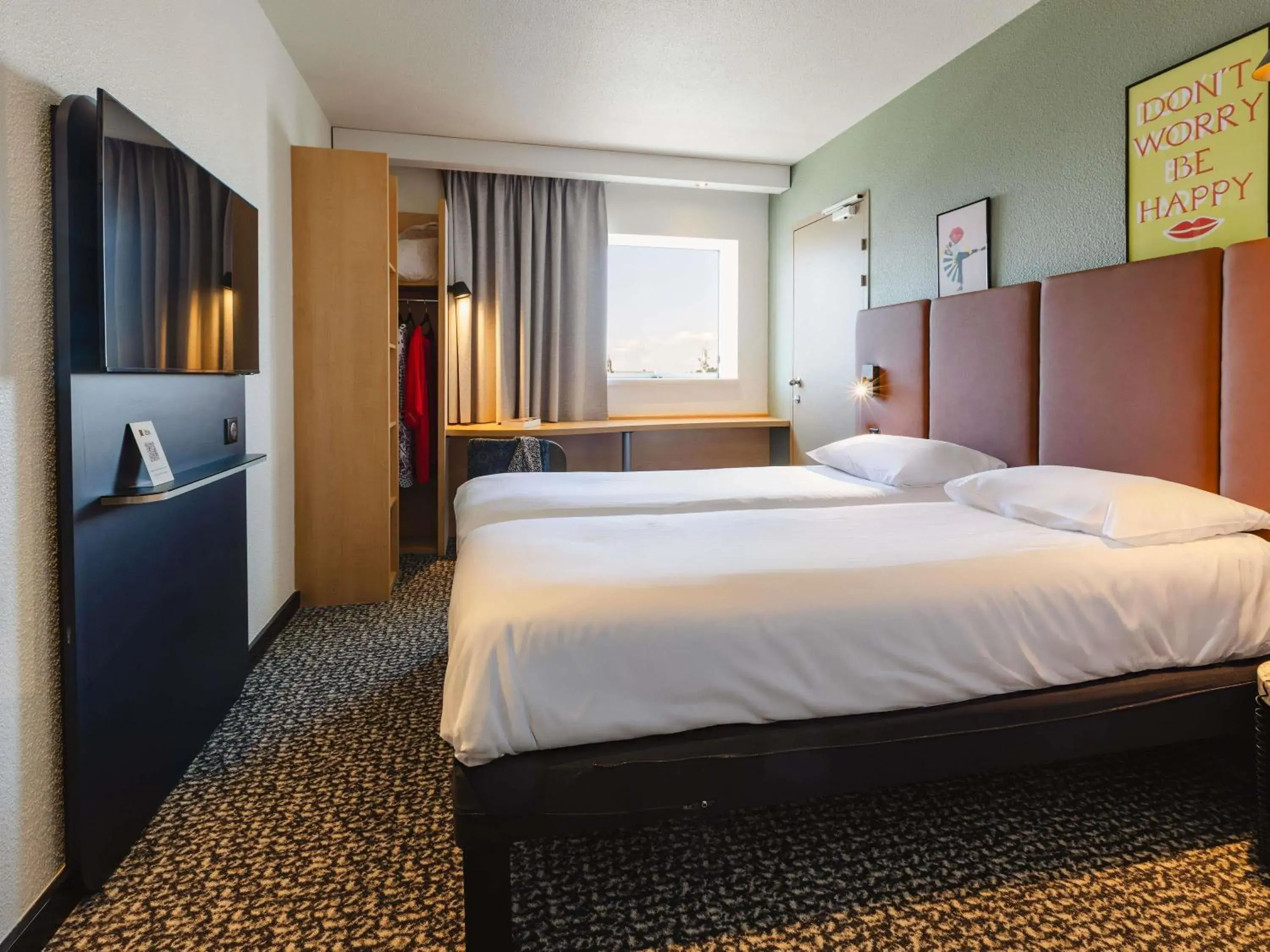 Standard Twin Room in Hotel ibis Rennes Centre Gare Sud Standard Twin Room in Hotel ibis Rennes Centre Gare Sud