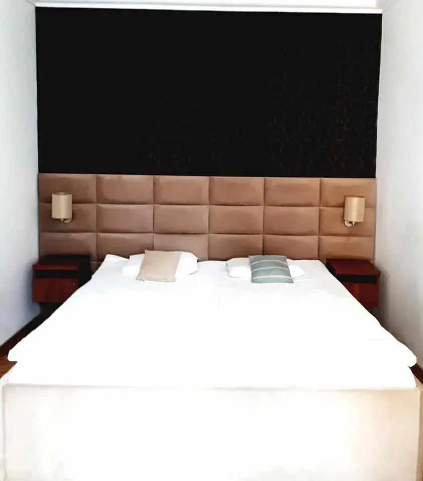 Double Room with Shared Bathroom in Chmielna 5 Rooms & Apartments Double Room with Shared Bathroom in Chmielna 5 Rooms & Apartments