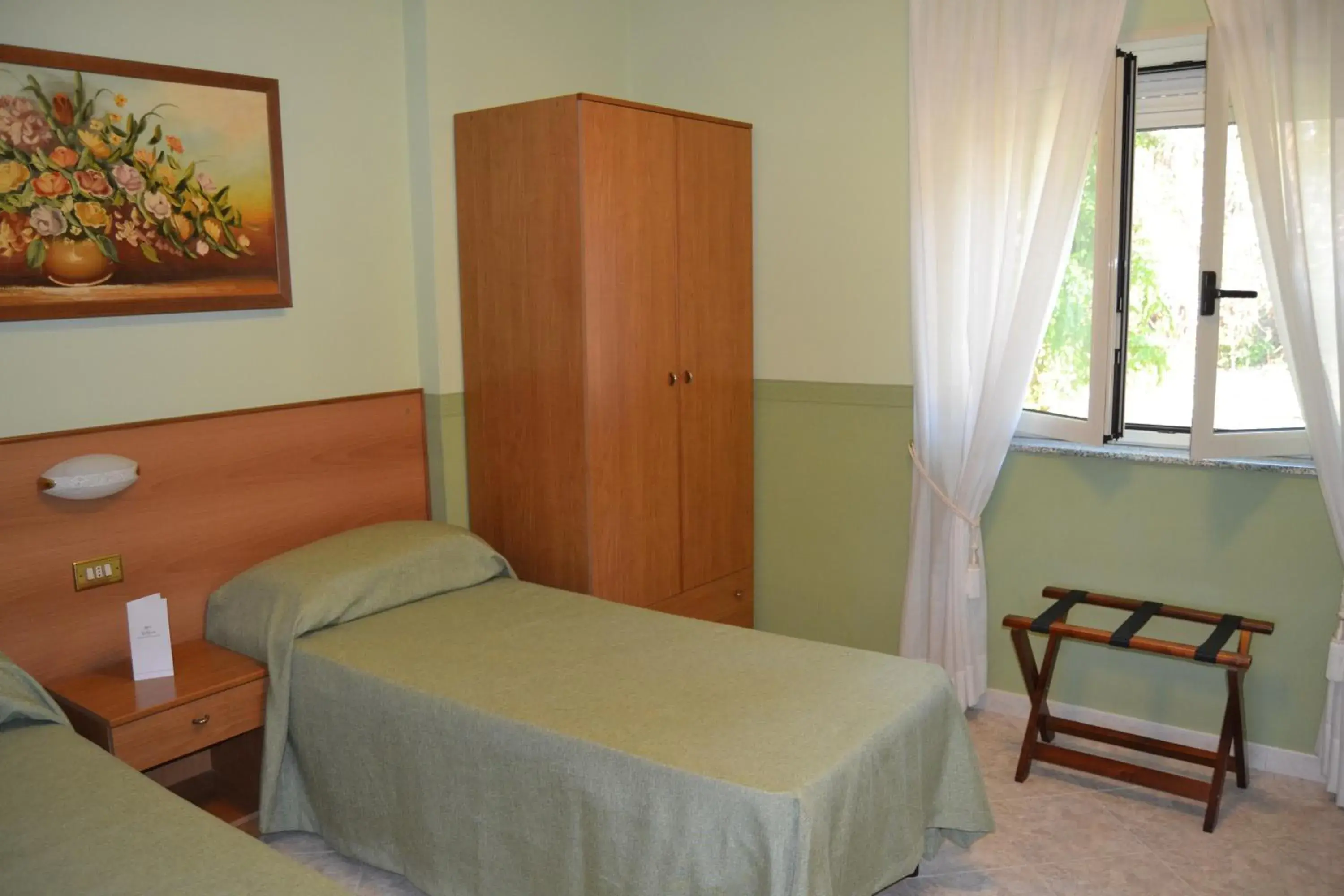 Triple Room in Yellow Park Hotel Triple Room in Yellow Park Hotel