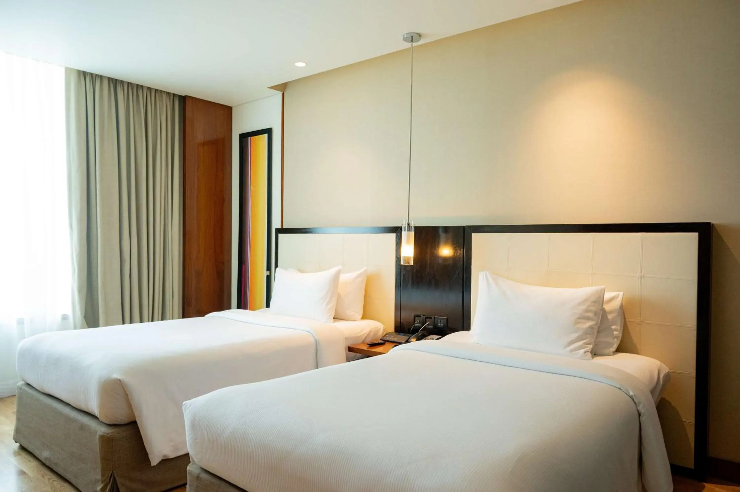 Deluxe Room Twin Beds in DoubleTree by Hilton-Pune Chinchwad Deluxe Room Twin Beds in DoubleTree by Hilton-Pune Chinchwad