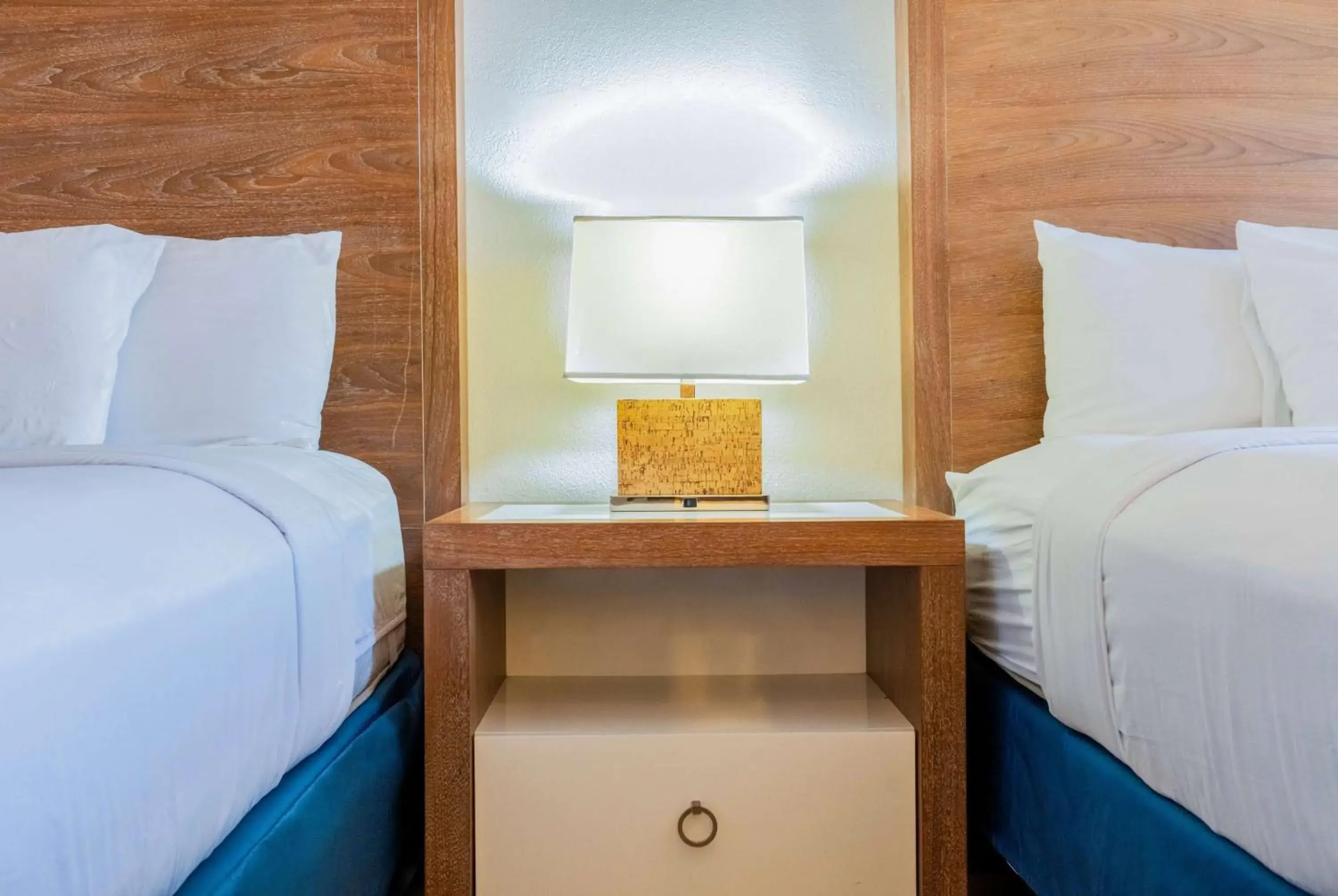 Queen Room with Two Queen Beds and Courtyard View - Non-Smoking in Ramada by Wyndham Flamingo Water Park Queen Room with Two Queen Beds and Courtyard View - Non-Smoking in Ramada by Wyndham Flamingo Water Park