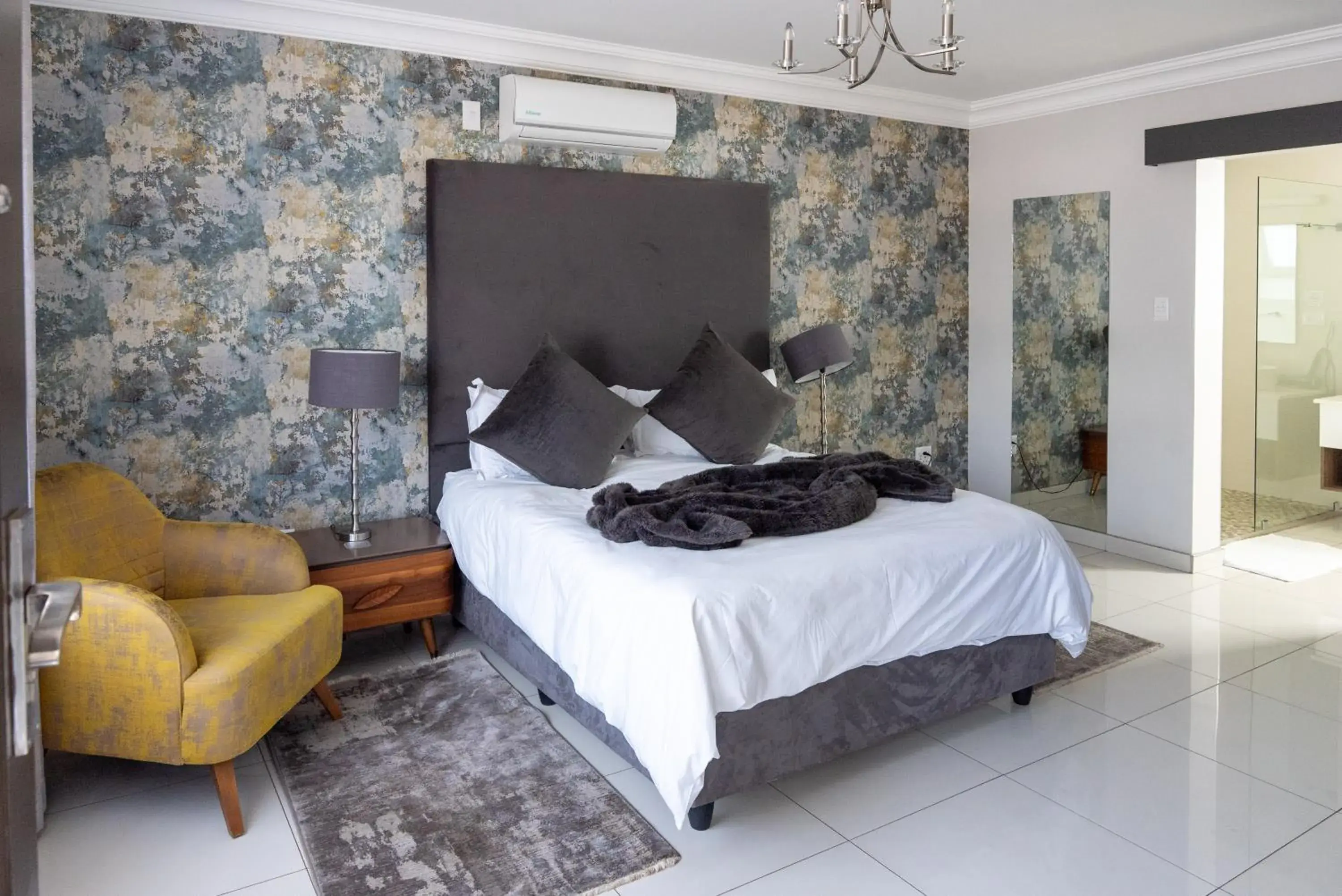 Comfort Queen Room - single occupancy in Prisatt Boutique Hotel Comfort Queen Room - single occupancy in Prisatt Boutique Hotel