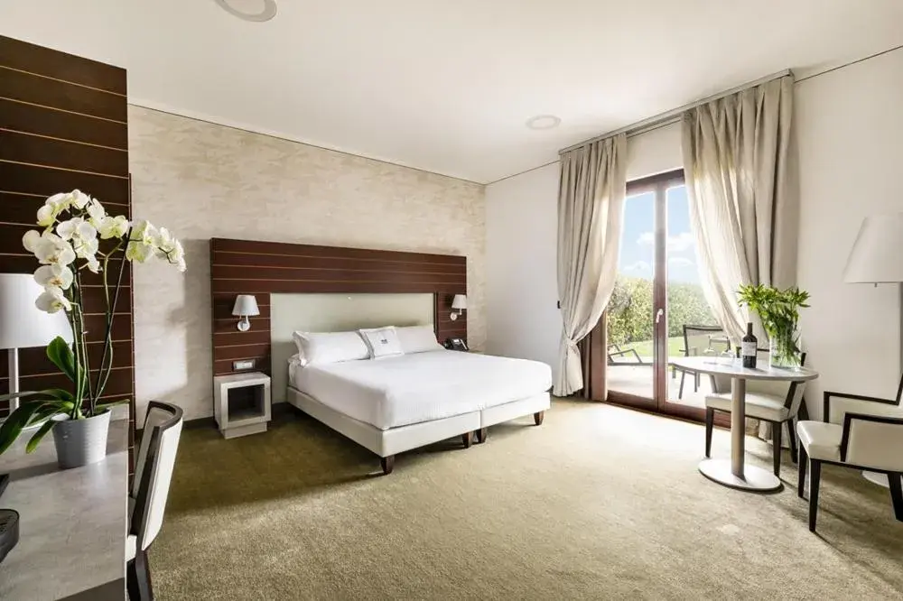 Deluxe Double or Twin Room in Palazzo di Varignana Deluxe Double or Twin Room in Palazzo di Varignana