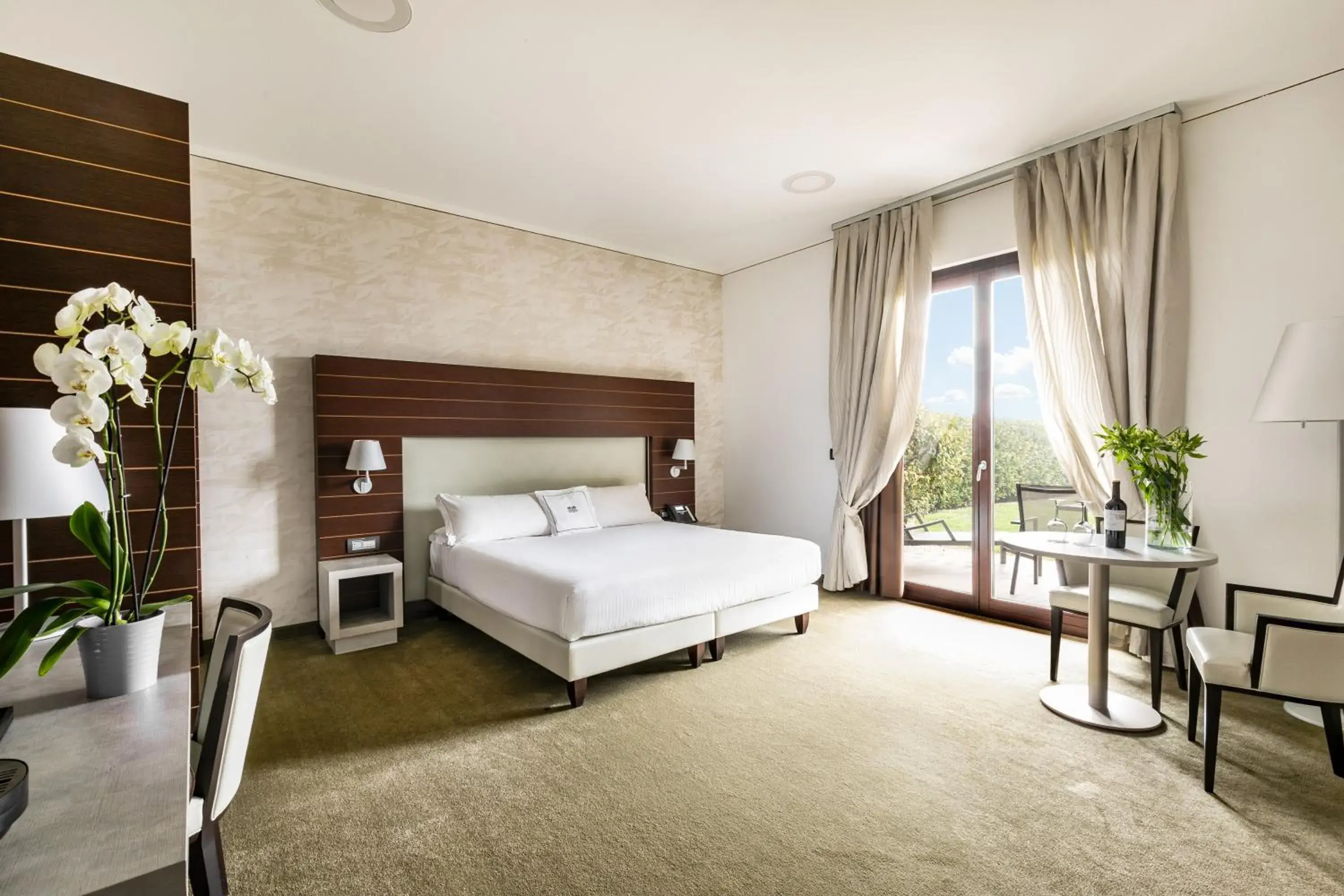 Deluxe Double Room with Garden in Palazzo di Varignana Deluxe Double Room with Garden in Palazzo di Varignana