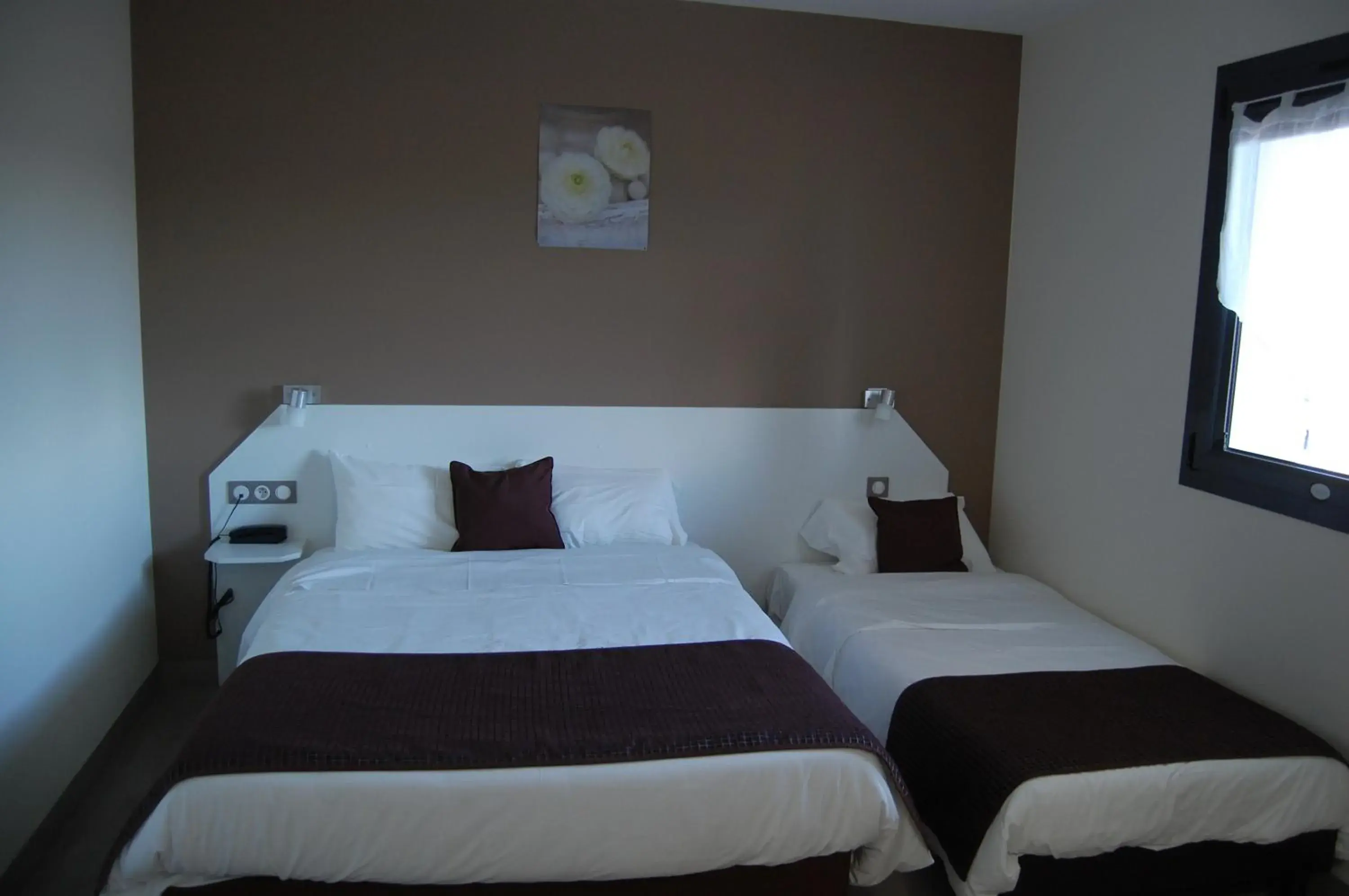 Triple Room (2 Adults + 1 Child) in Hôtel L'Escale Périgueux Notre Dame Triple Room (2 Adults + 1 Child) in Hôtel L'Escale Périgueux Notre Dame