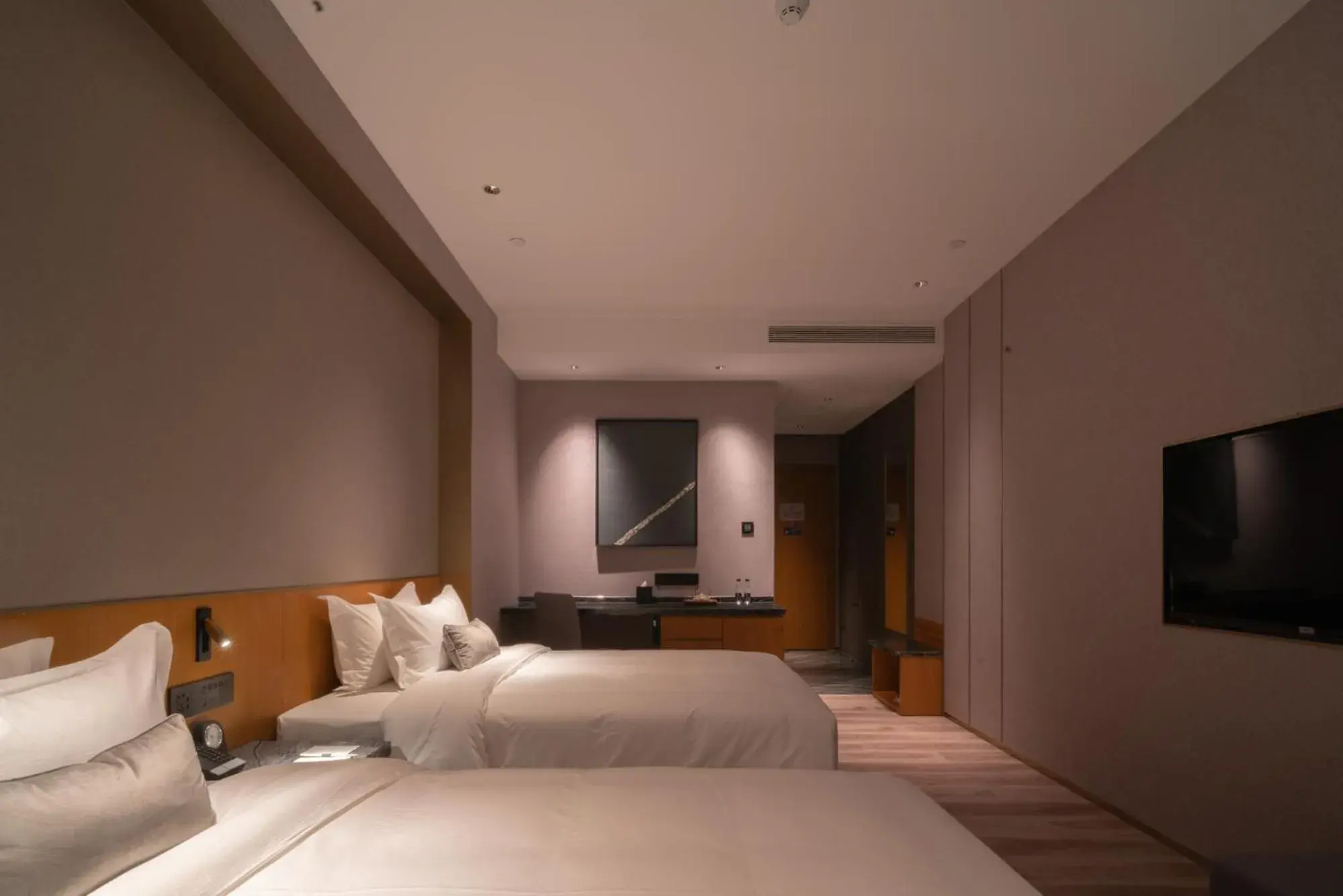 Standard Twin Room in The Luzerne Hotel Standard Twin Room in The Luzerne Hotel