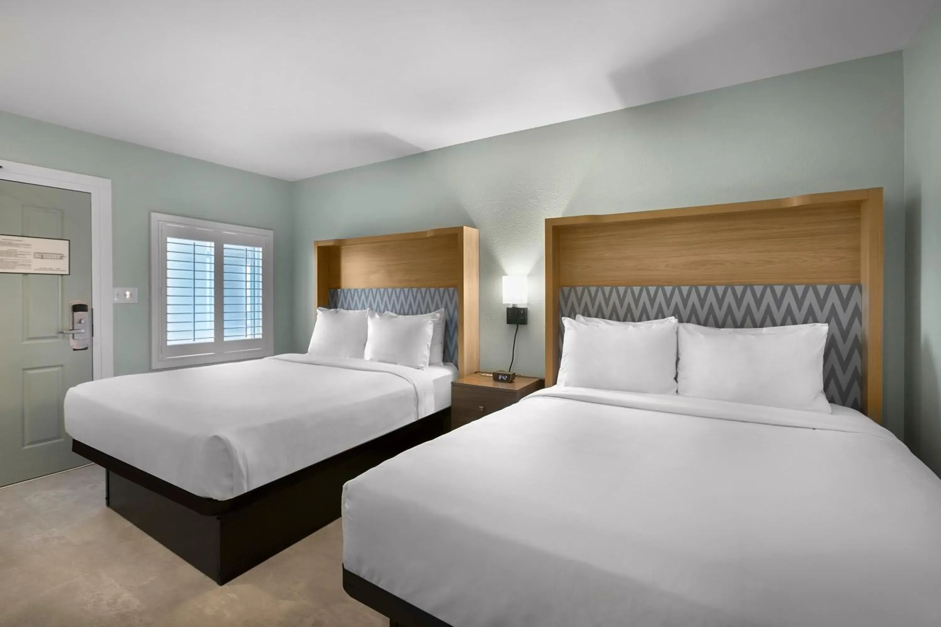 Deluxe Queen Room in Seaside Inn - Isle of Palms Deluxe Queen Room in Seaside Inn - Isle of Palms