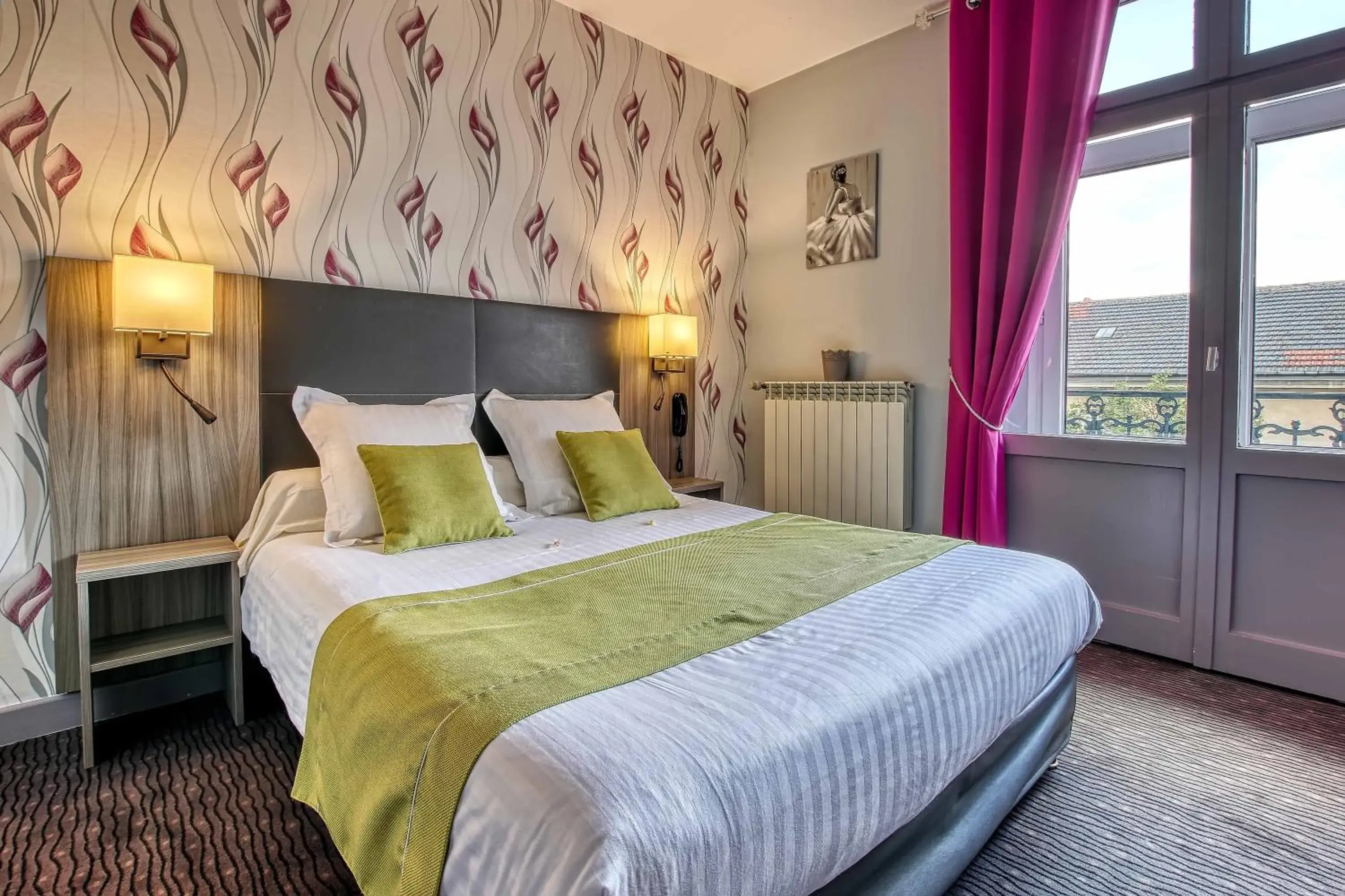 Comfort Double Room in Cit'Hotel La Résidence Comfort Double Room in Cit'Hotel La Résidence