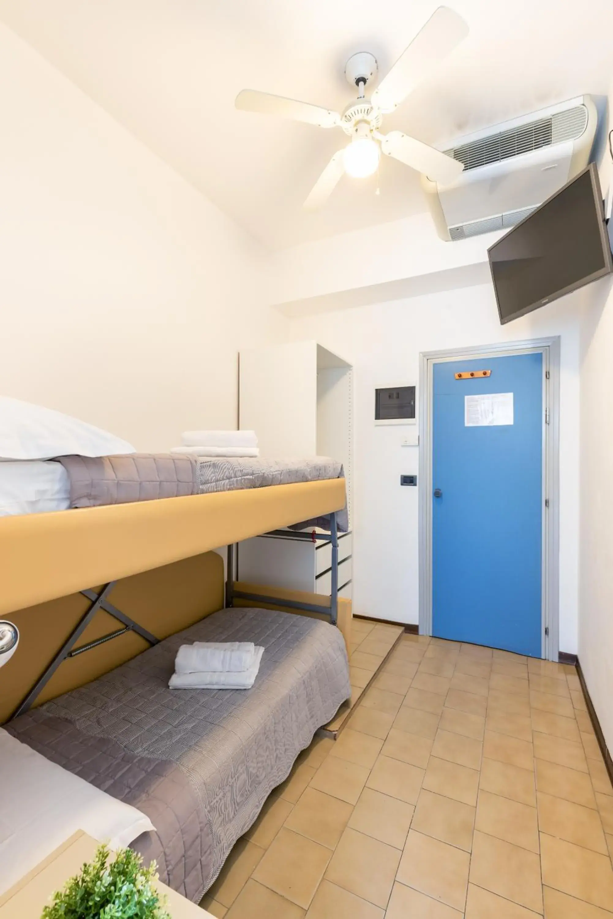 Economy Room with Bunk Bed and Balcony - single occupancy in Hotel Mignon Riccione Fronte Mare Economy Room with Bunk Bed and Balcony - single occupancy in Hotel Mignon Riccione Fronte Mare