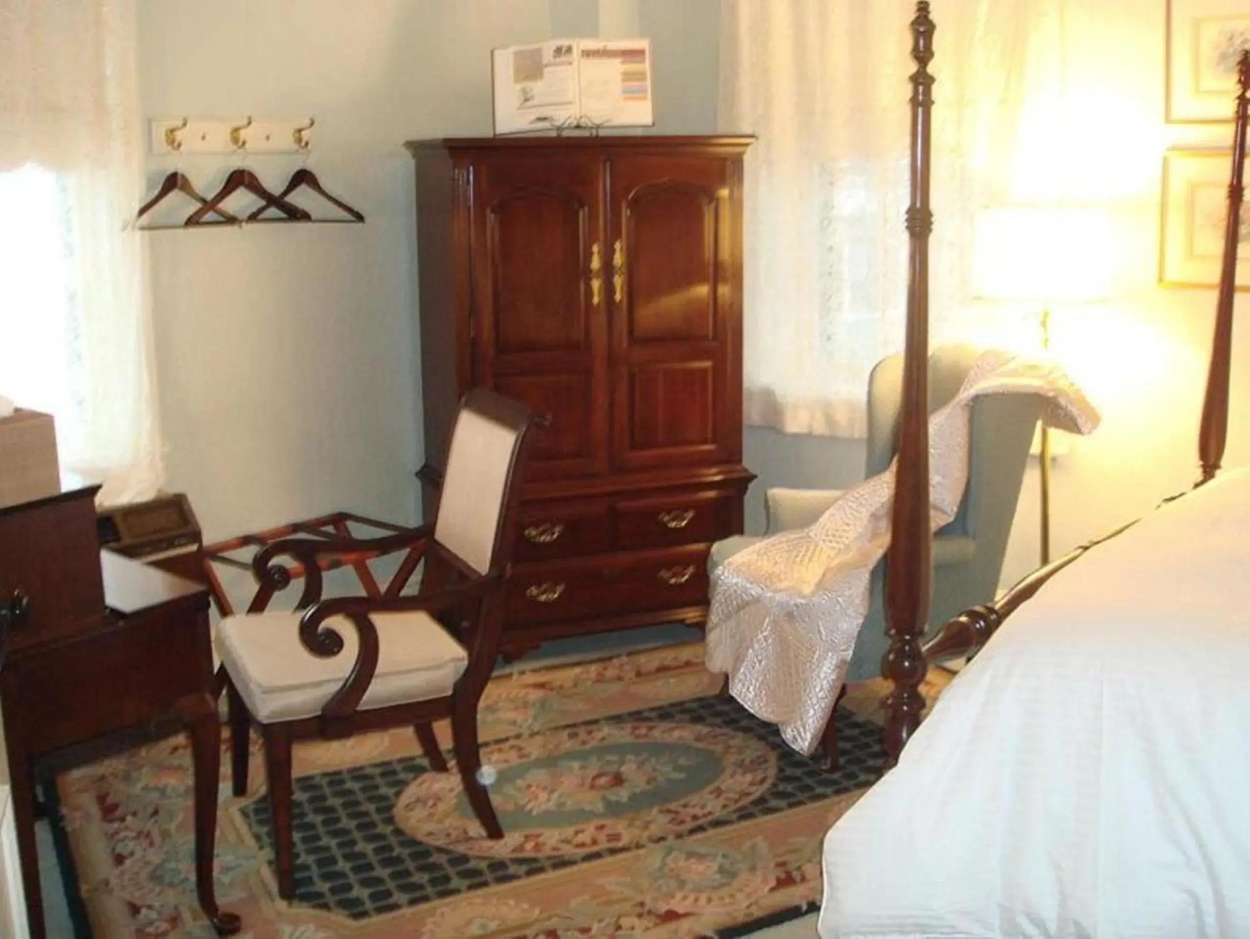 Standard Queen Room in Bird-in-Hand Village Inn & Suites Standard Queen Room in Bird-in-Hand Village Inn & Suites