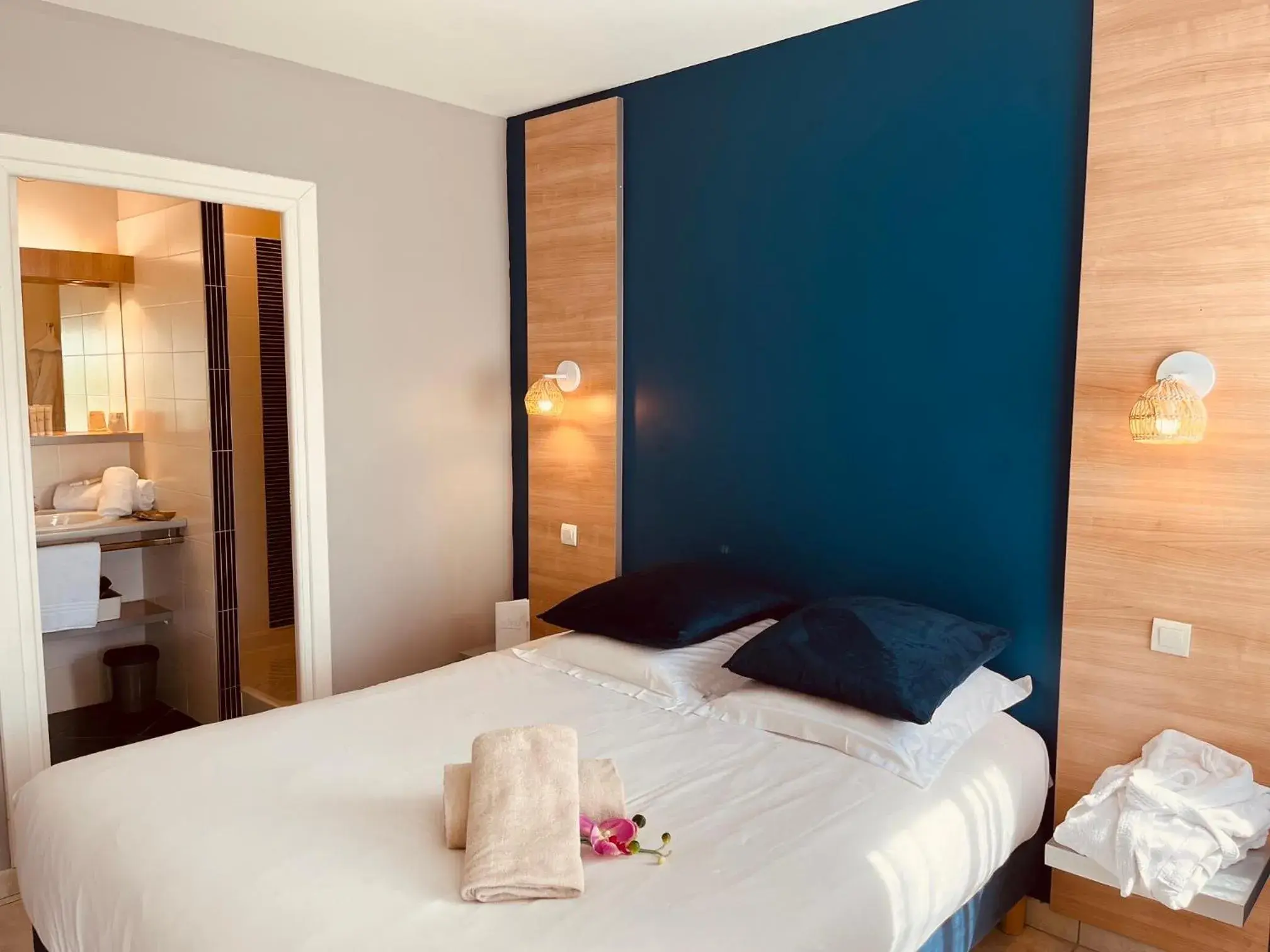 Two-Bedroom Apartment with swimming pool access in Résidence Hôtelière Natureva & Spa Two-Bedroom Apartment with swimming pool access in Résidence Hôtelière Natureva & Spa