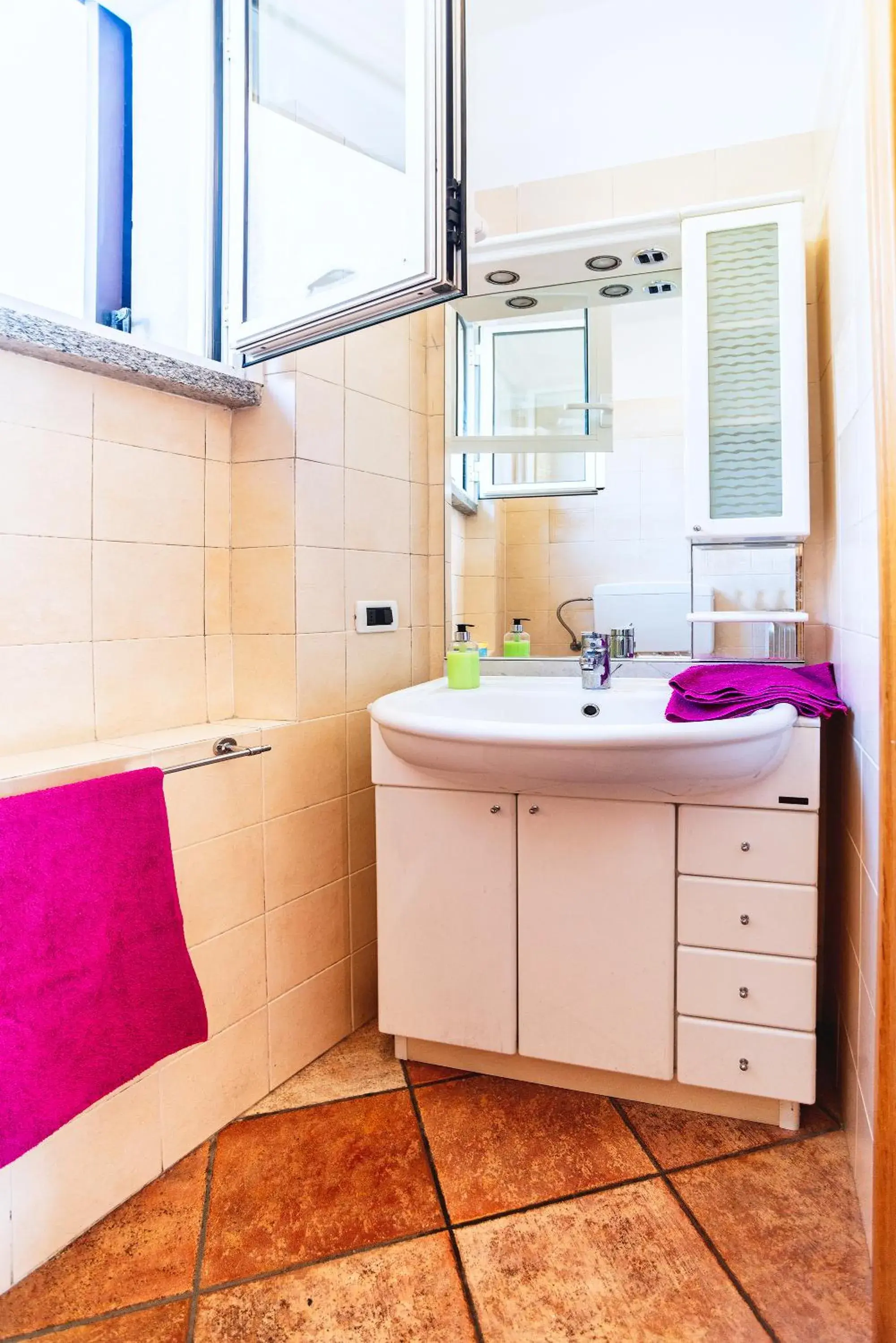 Large Double Room in Il Roseto di Marina Large Double Room in Il Roseto di Marina