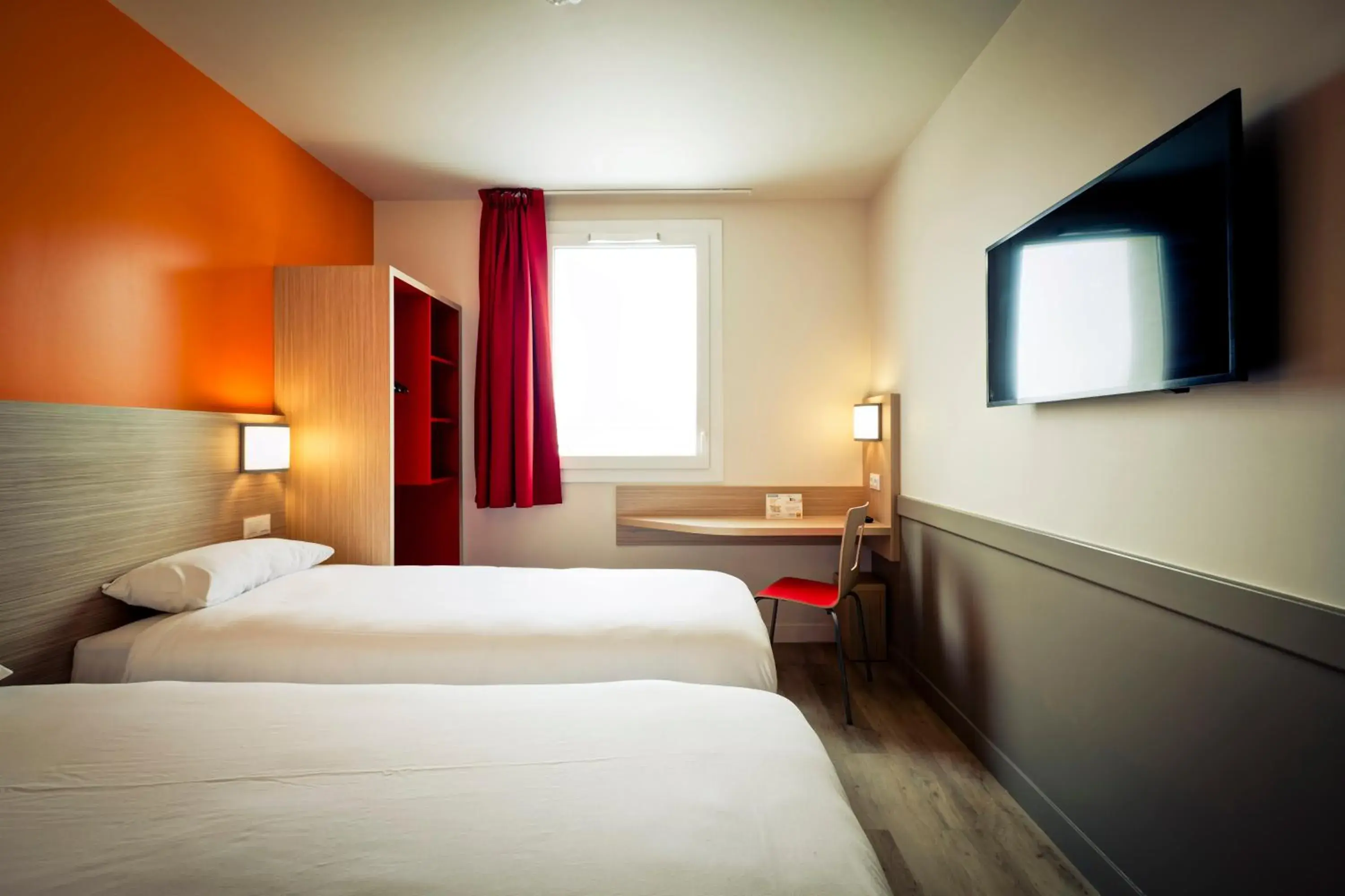 Comfort Twin Room in greet Hôtel Prévessin Genève Aéroport Comfort Twin Room in greet Hôtel Prévessin Genève Aéroport