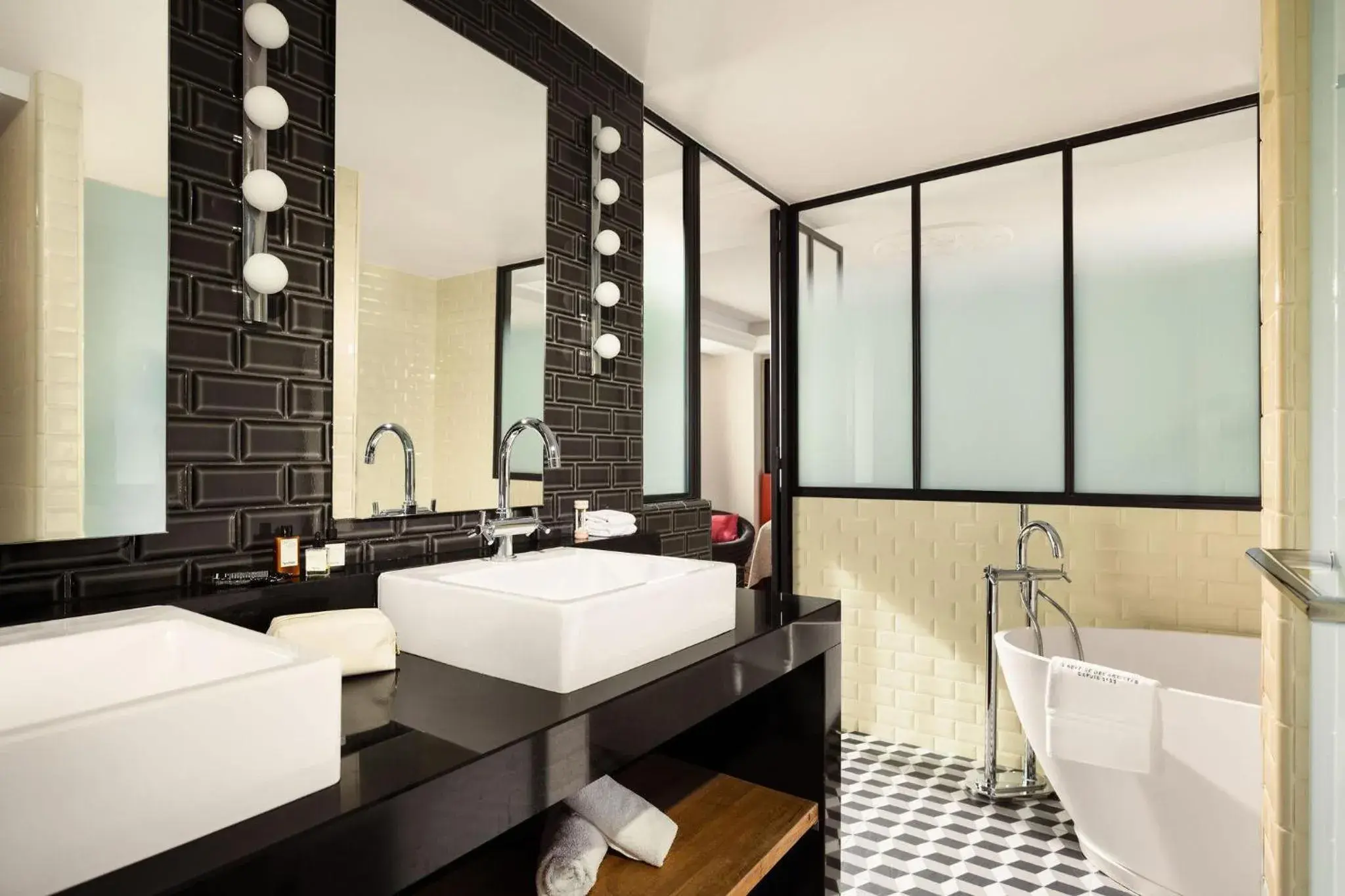 Junior Suite – Eiffel Tower View in Terrass" Hotel Junior Suite – Eiffel Tower View in Terrass" Hotel