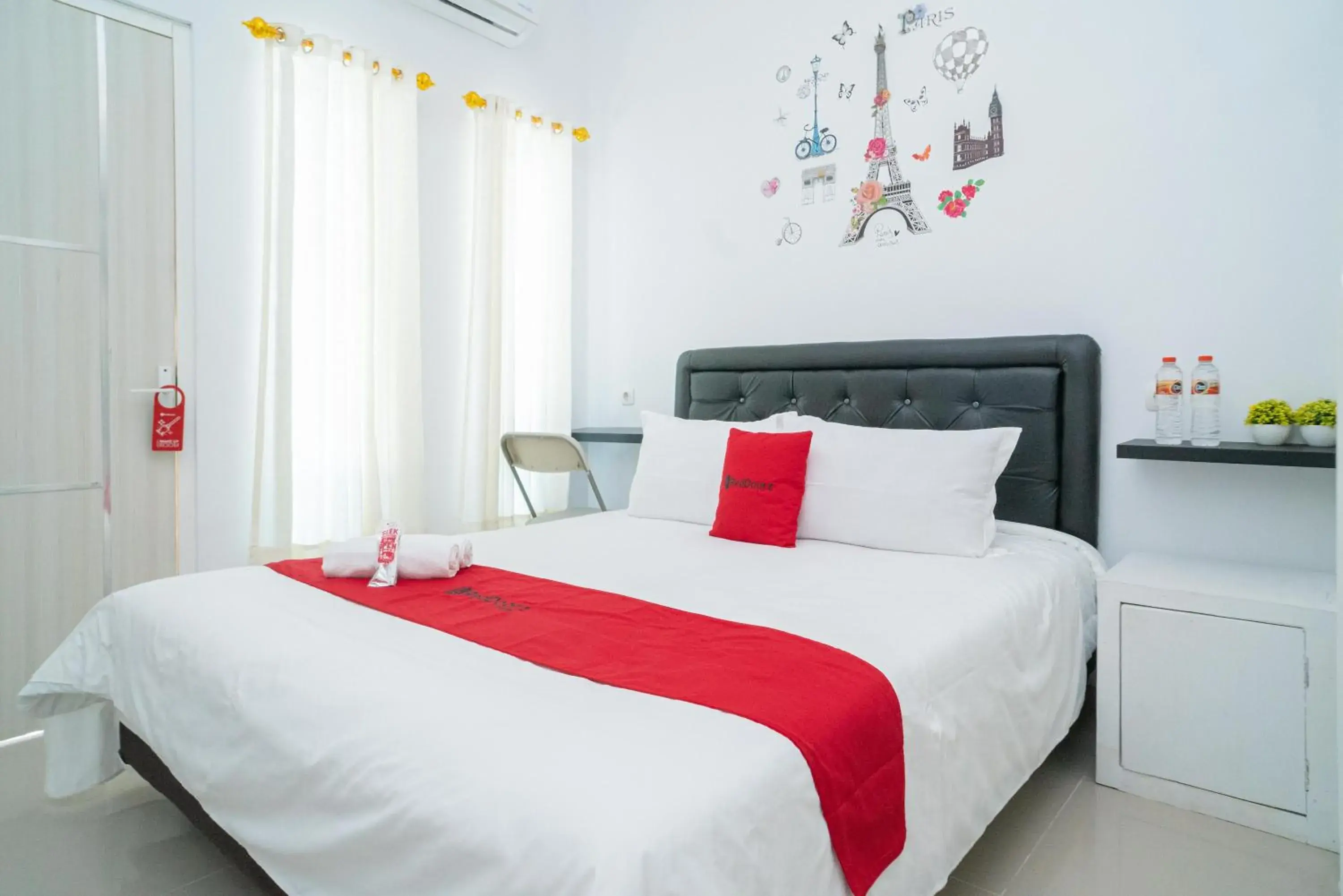 Double Room in RedDoorz Syariah At Winong Nganjuk Double Room in RedDoorz Syariah At Winong Nganjuk