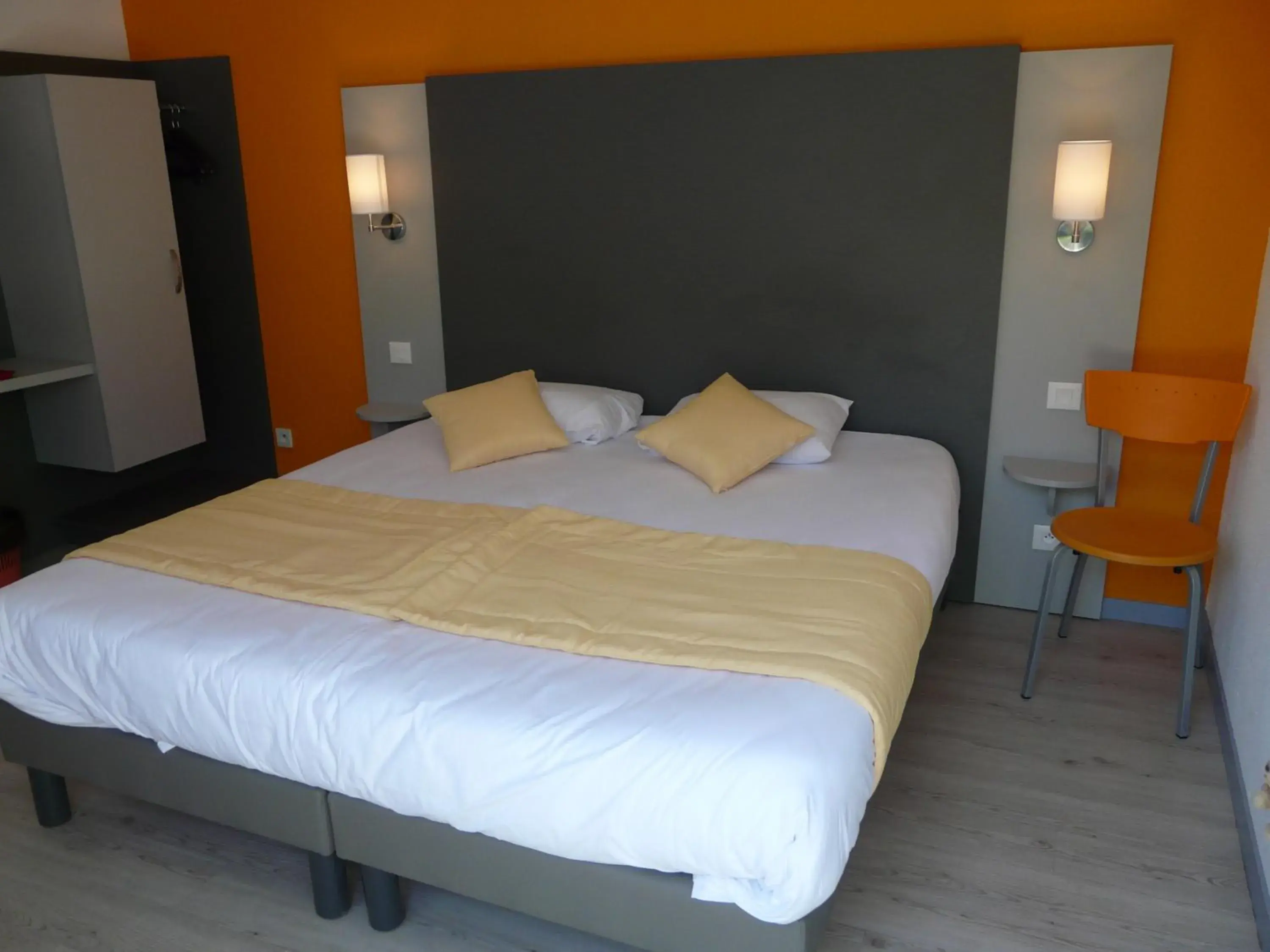 Comfort Double Room in Hôtel de la baie de Paimpol Comfort Double Room in Hôtel de la baie de Paimpol