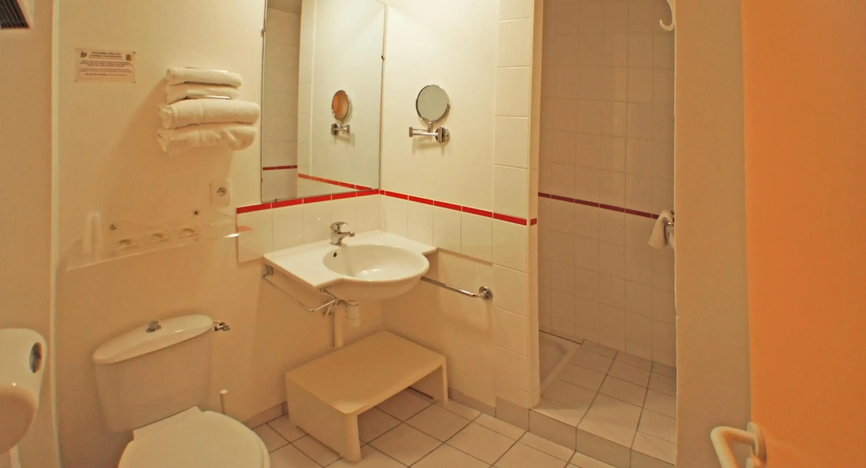 Privilege Double Room in Bungalow in Hôtel de la baie de Paimpol Privilege Double Room in Bungalow in Hôtel de la baie de Paimpol