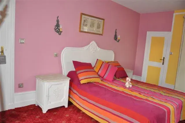 Superior Twin or Double Room in La Roseraie Hôtel Restaurant Superior Twin or Double Room in La Roseraie Hôtel Restaurant