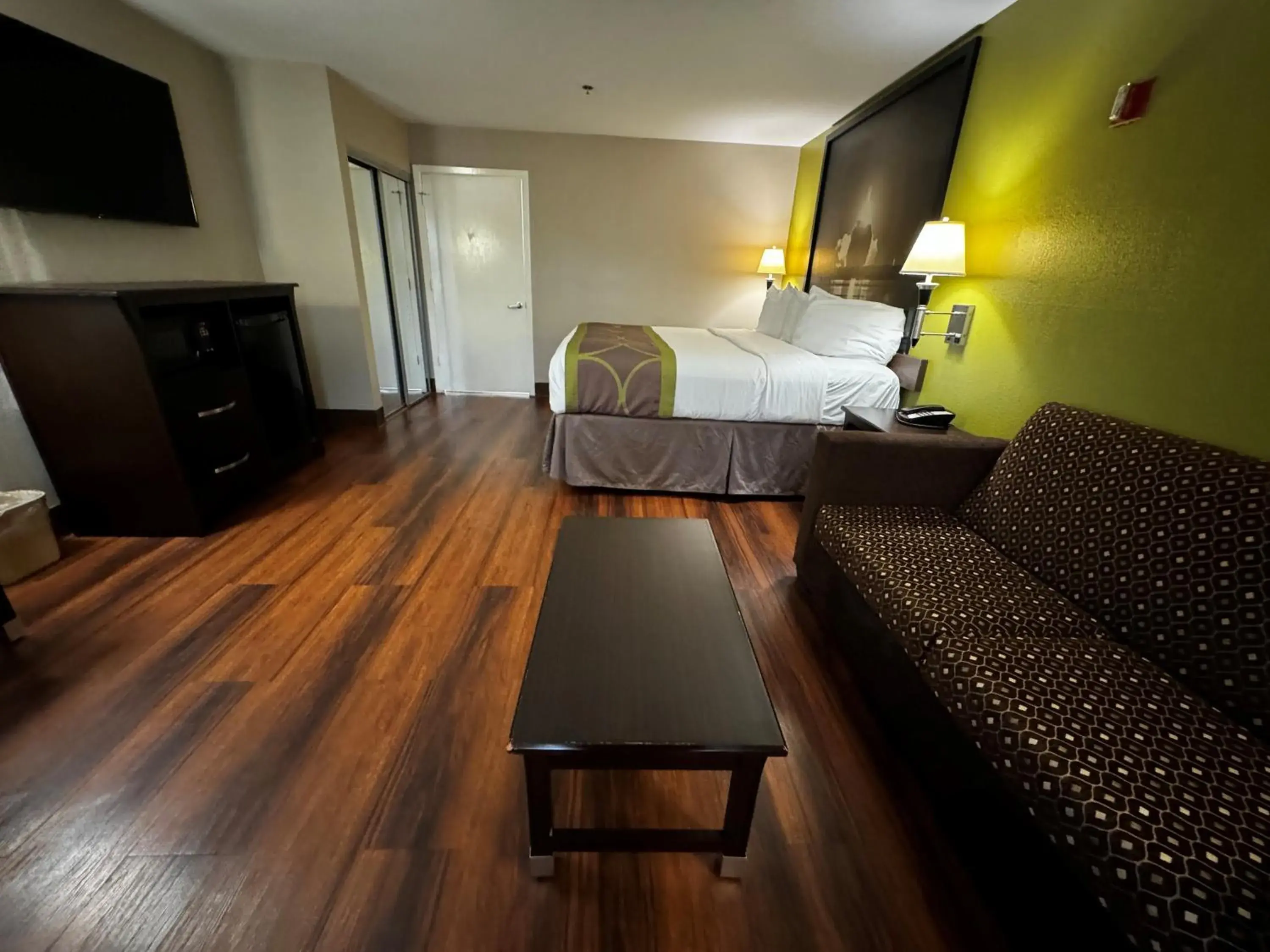 1 King Bed, Mobility/Hearing Access Room, Roll-In Shower, Pet-Friendly, Smoking in Super 8 by Wyndham Houston Webster NASA 1 King Bed, Mobility/Hearing Access Room, Roll-In Shower, Pet-Friendly, Smoking in Super 8 by Wyndham Houston Webster NASA