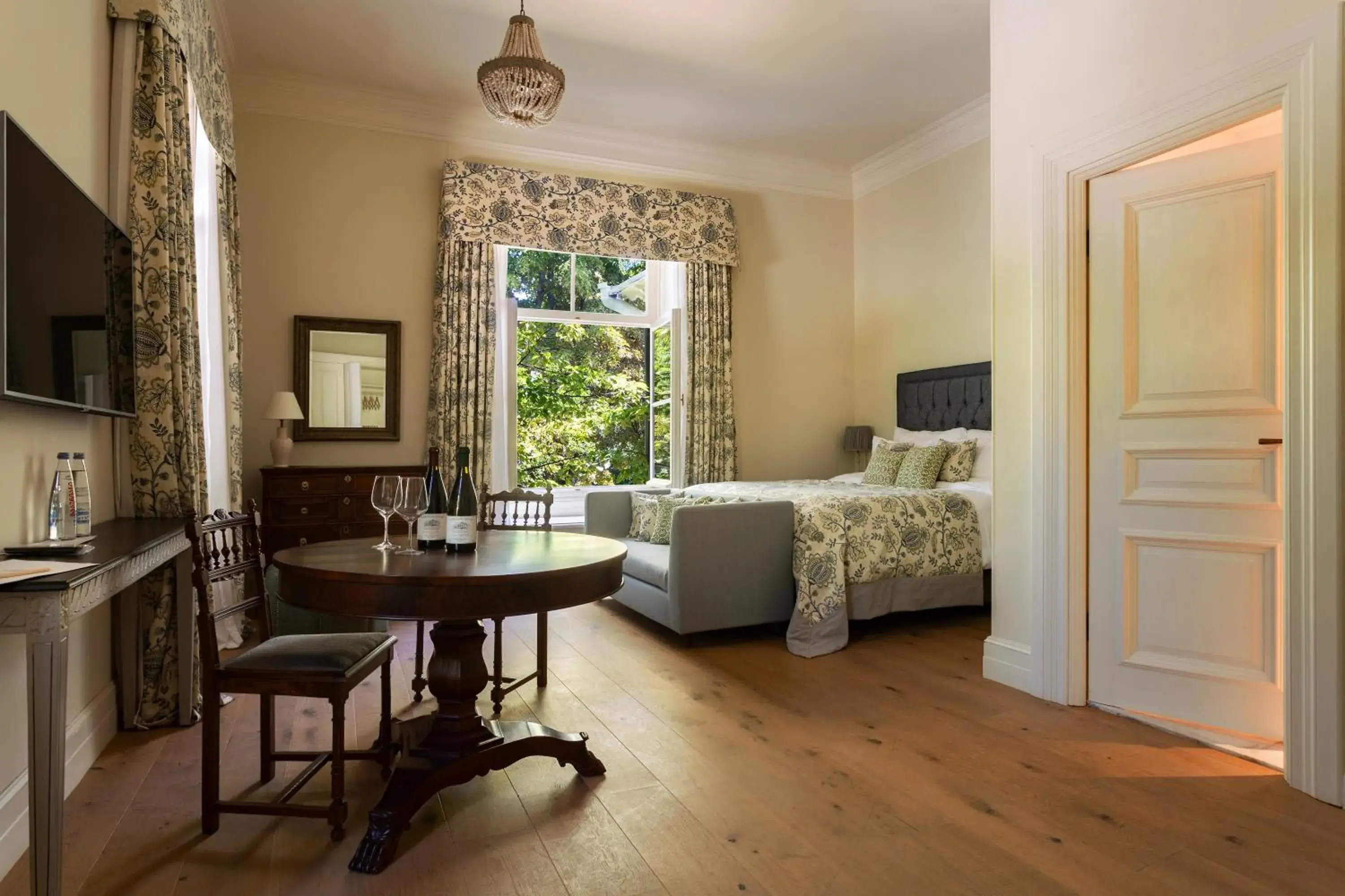 King Room with Garden View in Vazisubani Estate King Room with Garden View in Vazisubani Estate