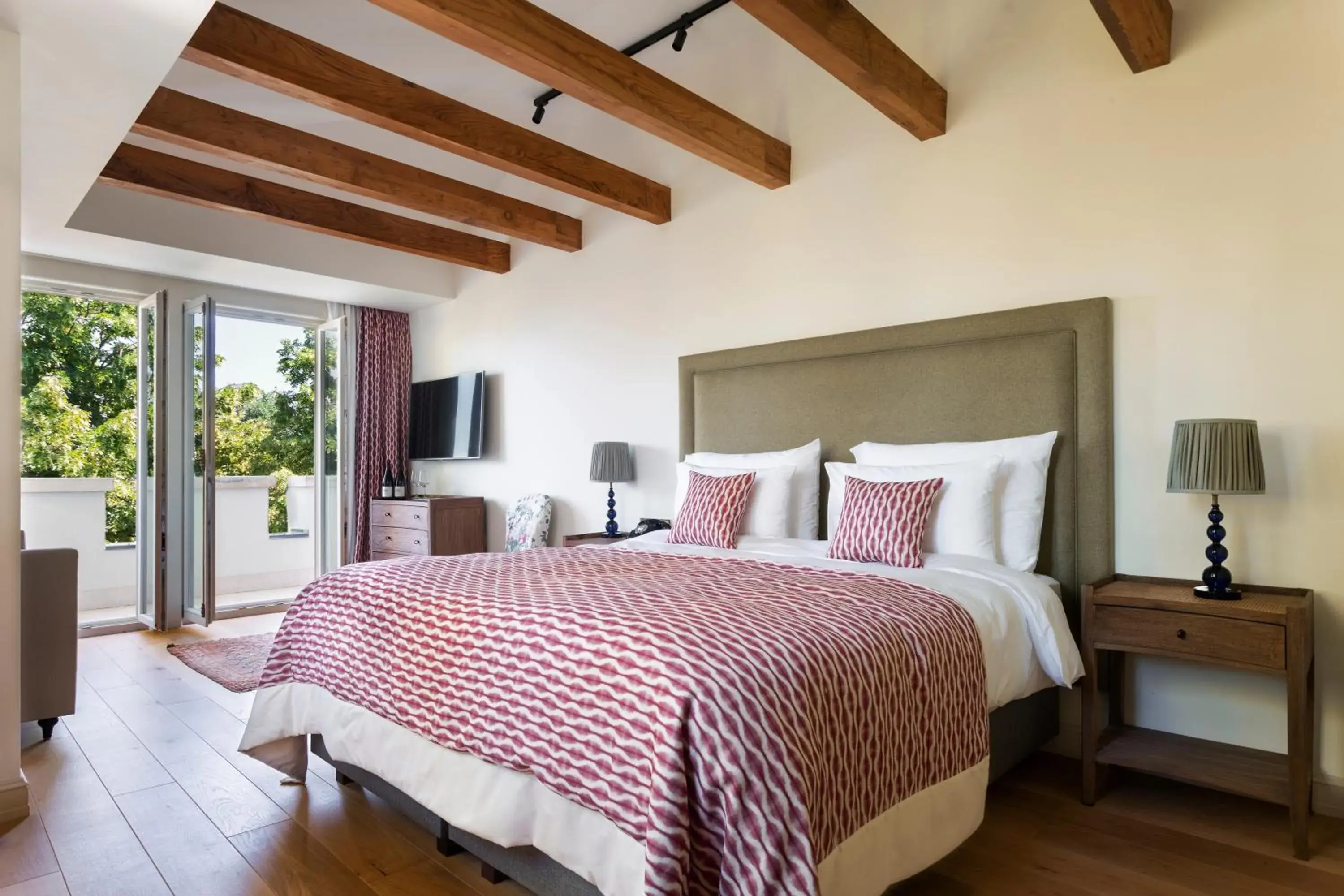 Junior Suite with Balcony in Vazisubani Estate Junior Suite with Balcony in Vazisubani Estate