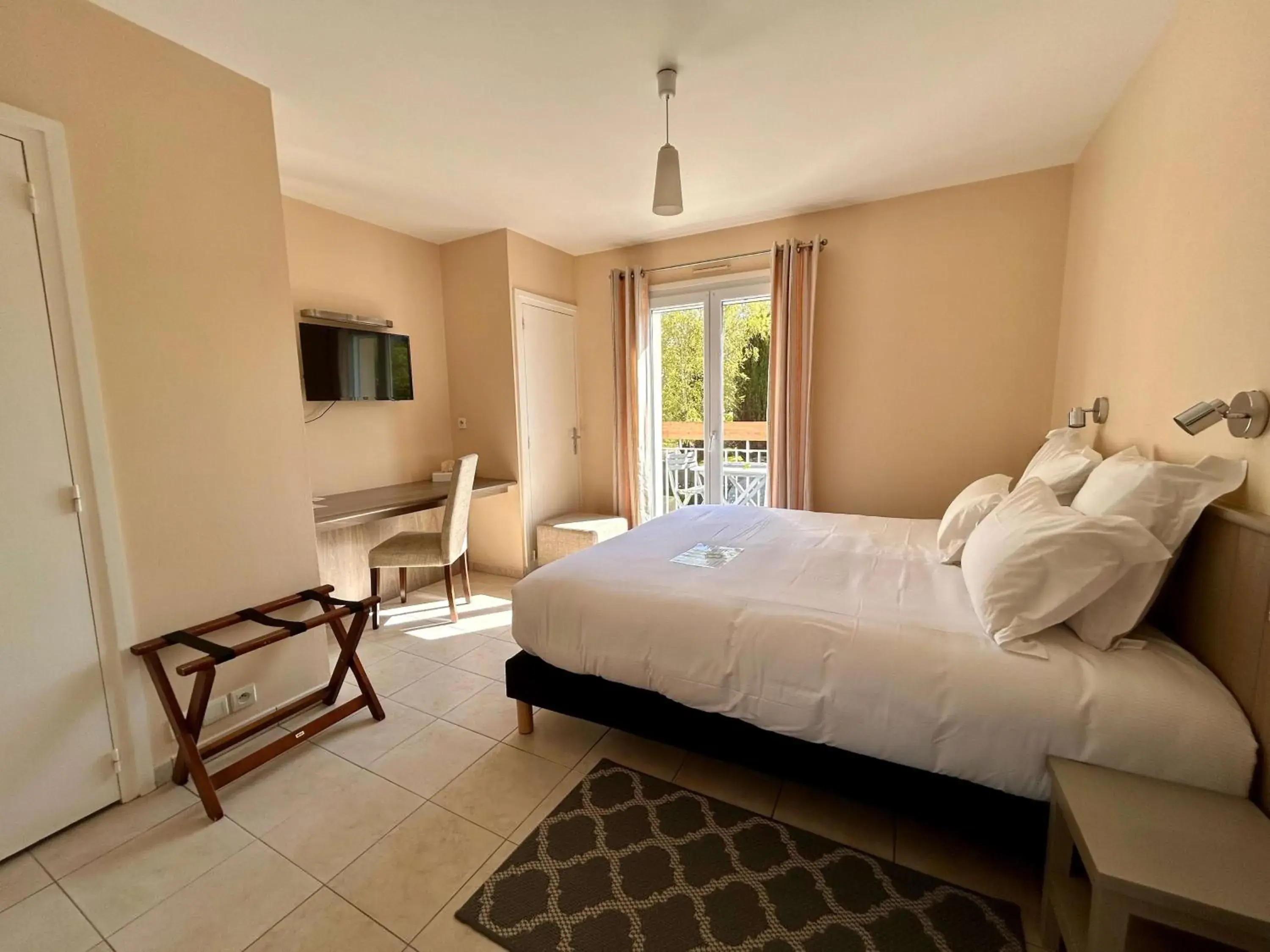 Double or Twin Room with Balcony or Veranda in BRIT HOTEL Lannion-Perros Guirec Double or Twin Room with Balcony or Veranda in BRIT HOTEL Lannion-Perros Guirec